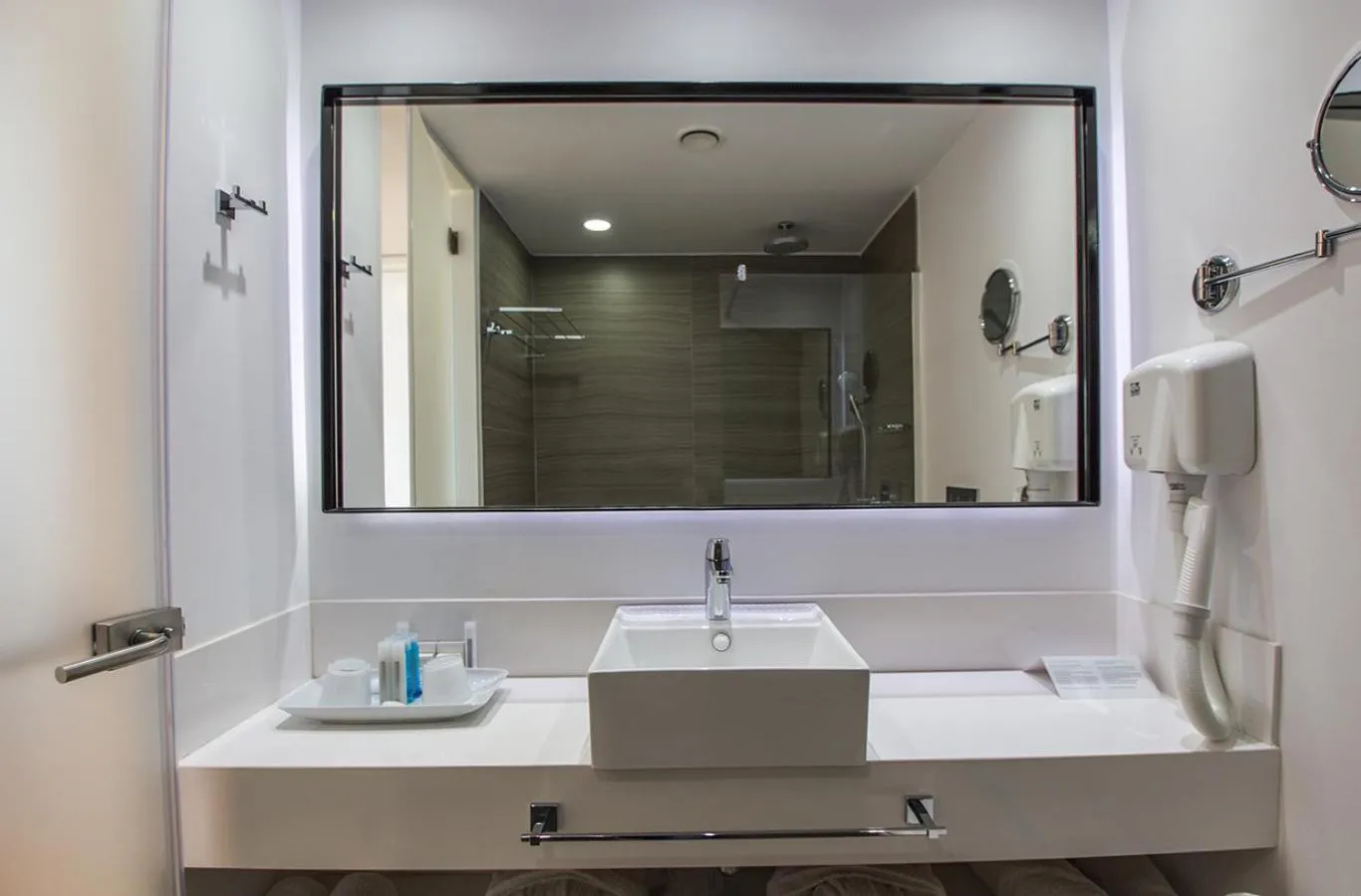 Shower in Crystal Springs Beach Hotel