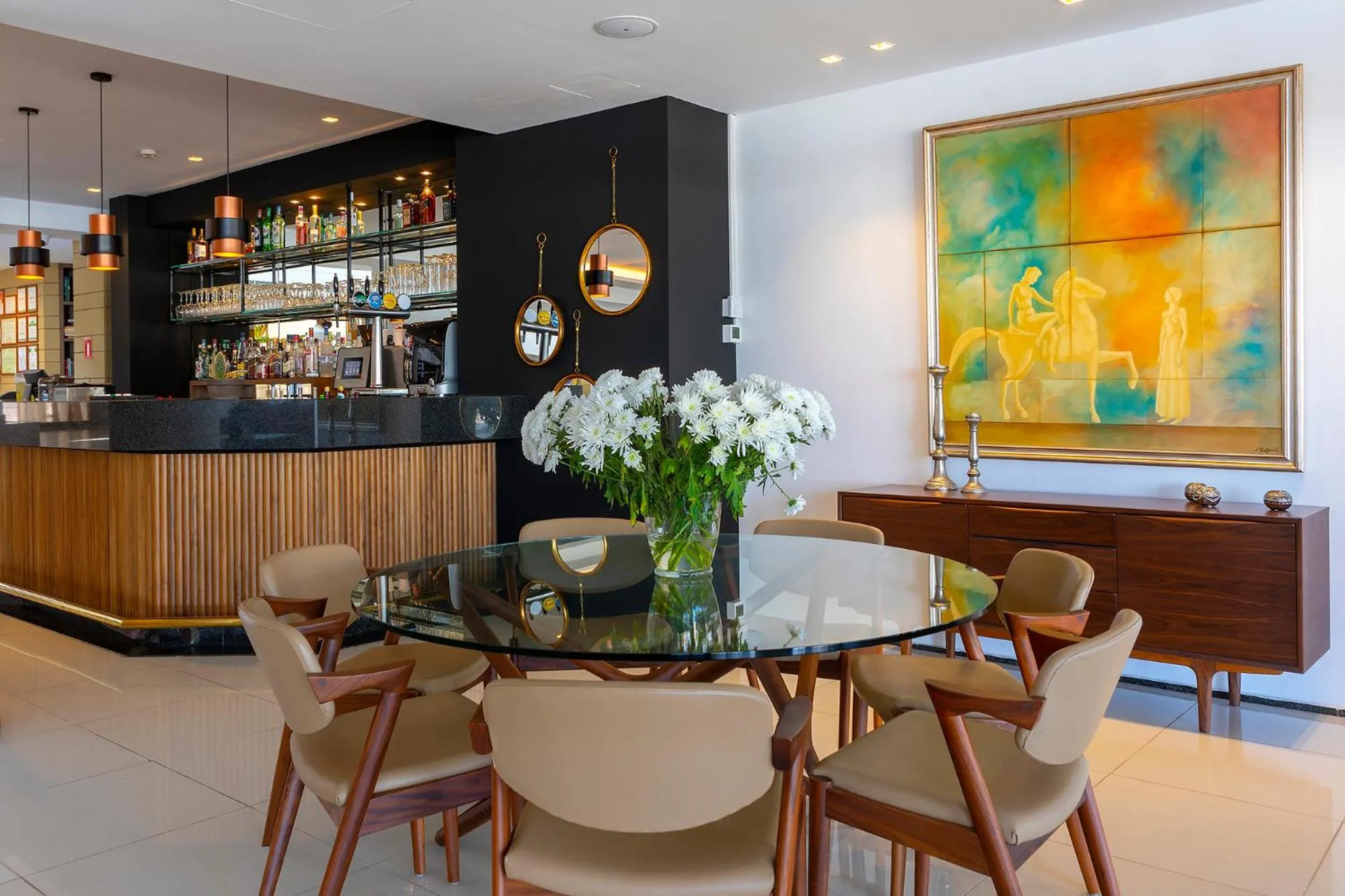 Lounge or bar in Crystal Springs Beach Hotel