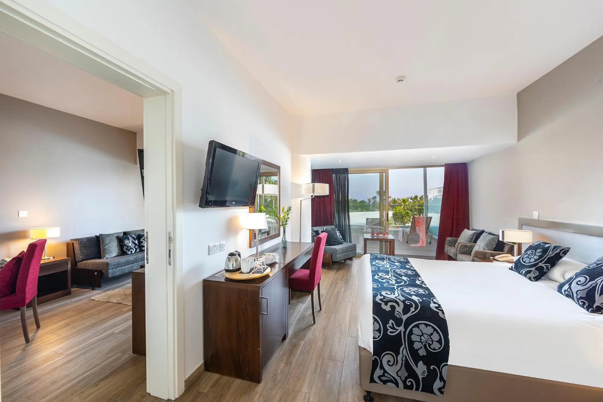 Bedroom, Bed in Crystal Springs Beach Hotel