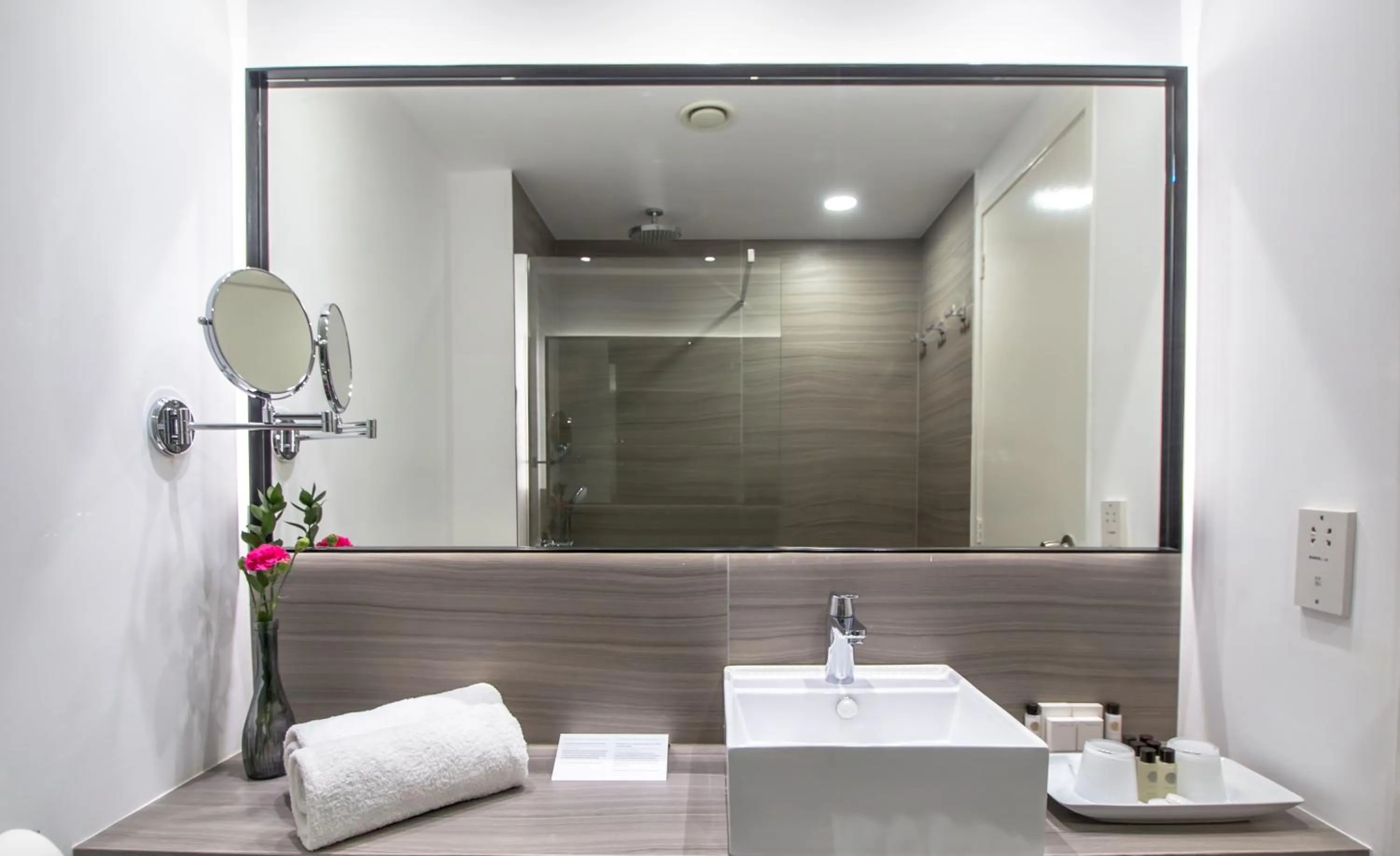 Shower in Crystal Springs Beach Hotel