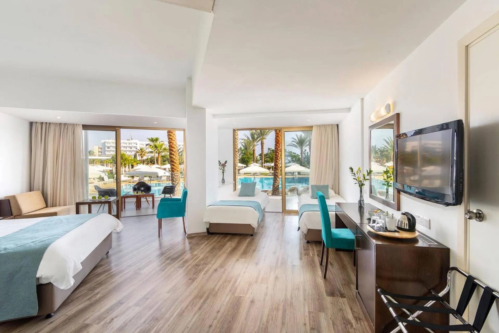 Family, Bed in Crystal Springs Beach Hotel