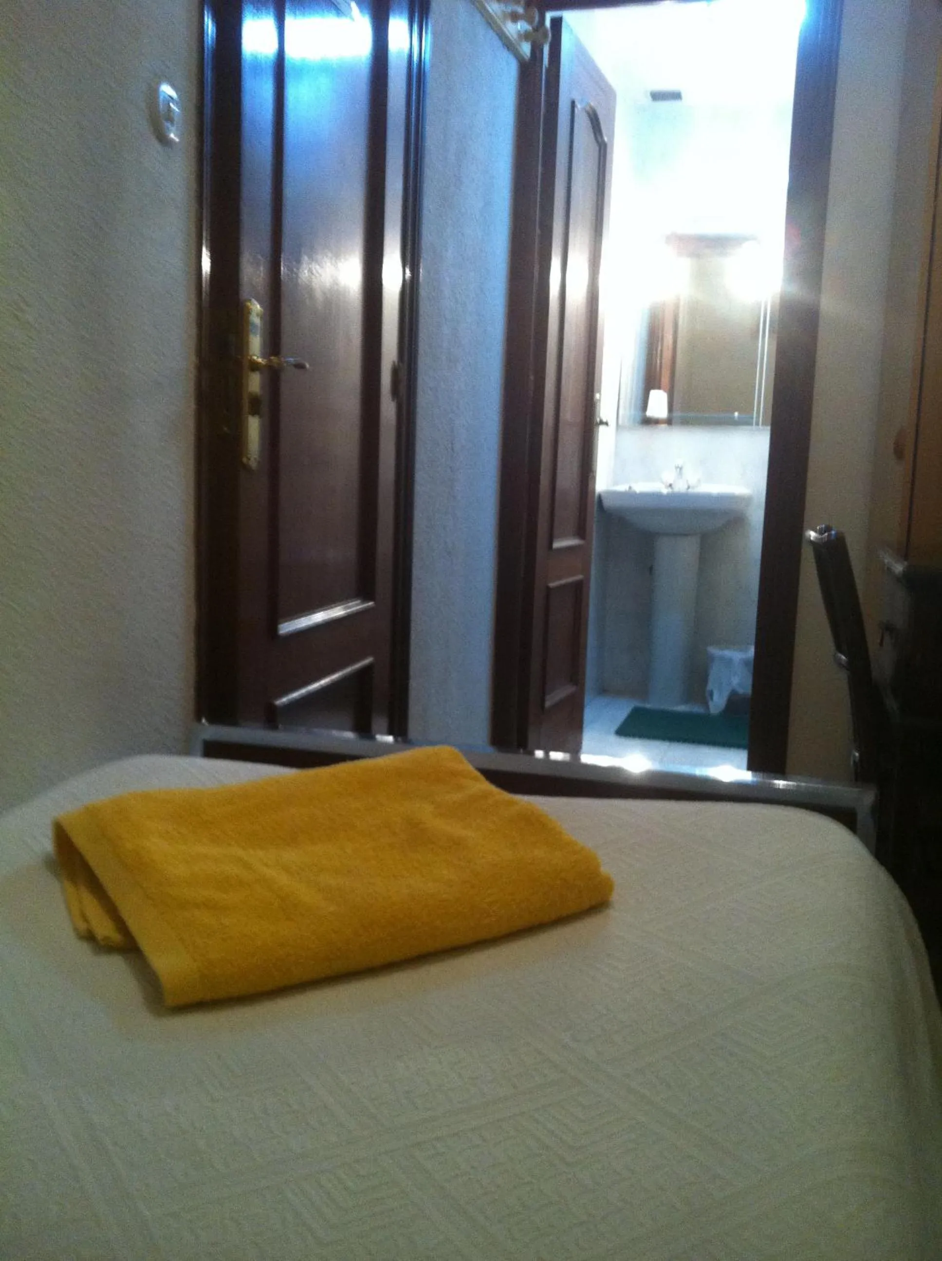 Photo of the whole room in Hostal Murcia