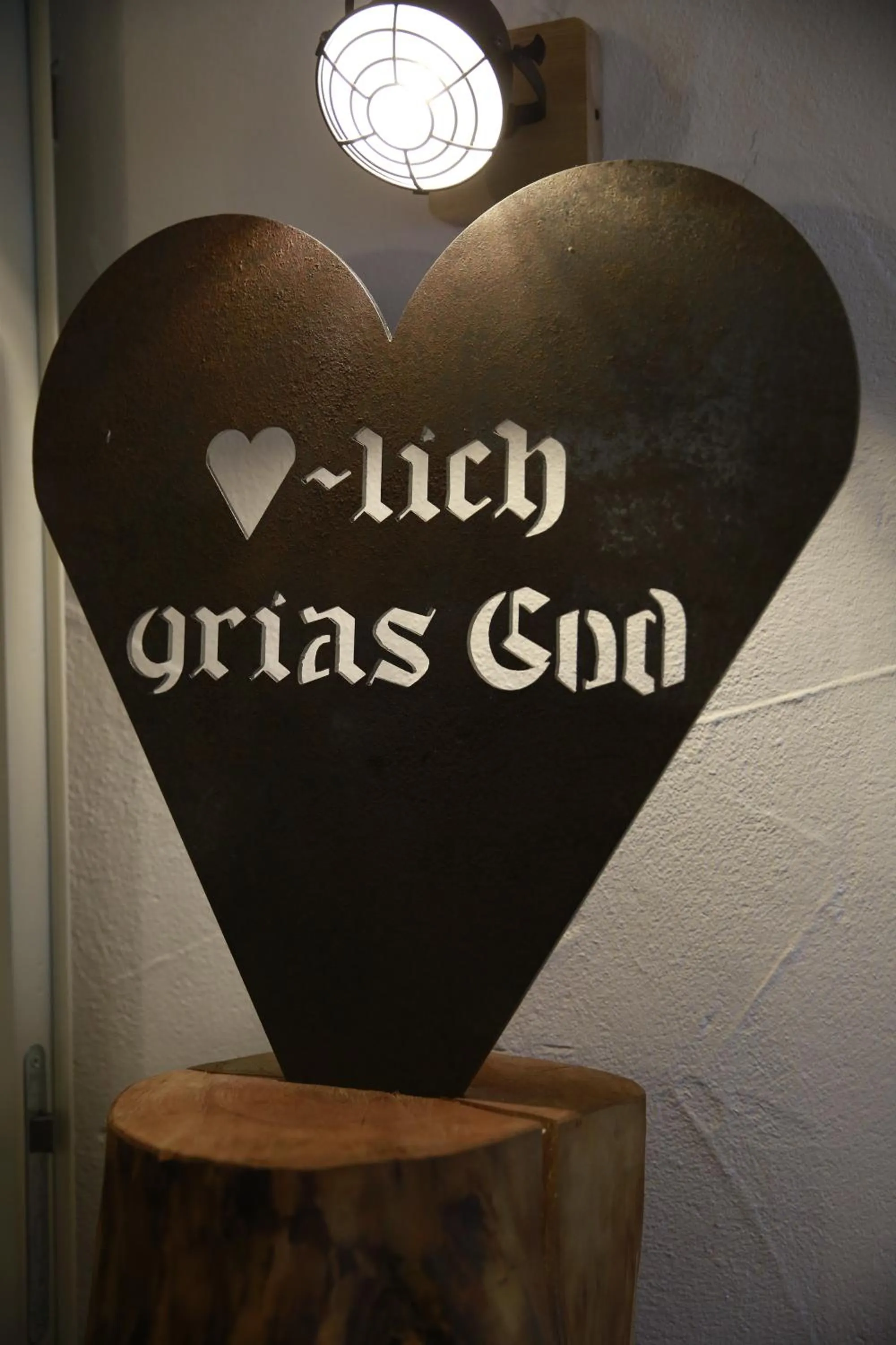 Decorative detail in Hotel zur Isar