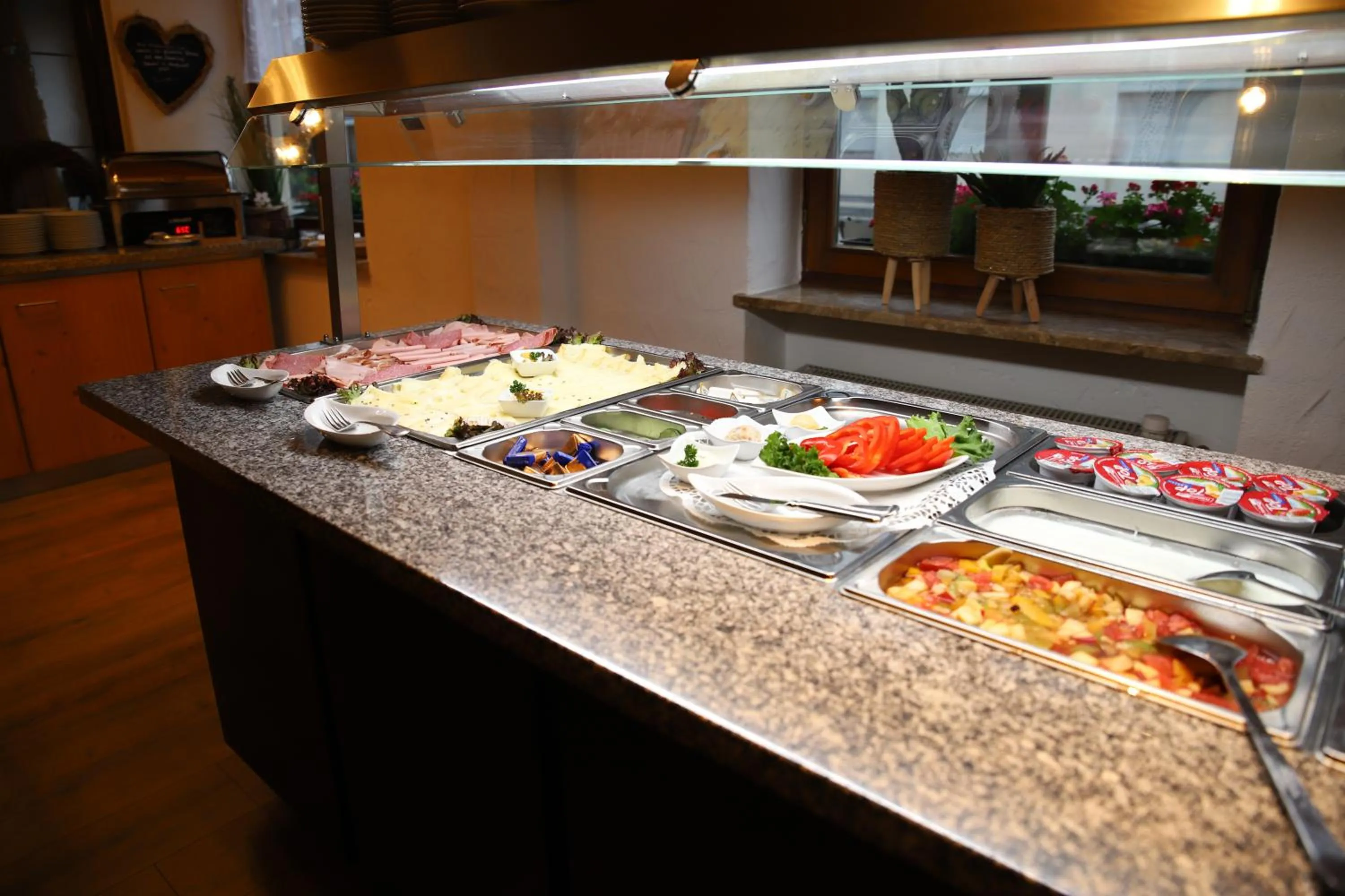Buffet breakfast in Hotel zur Isar