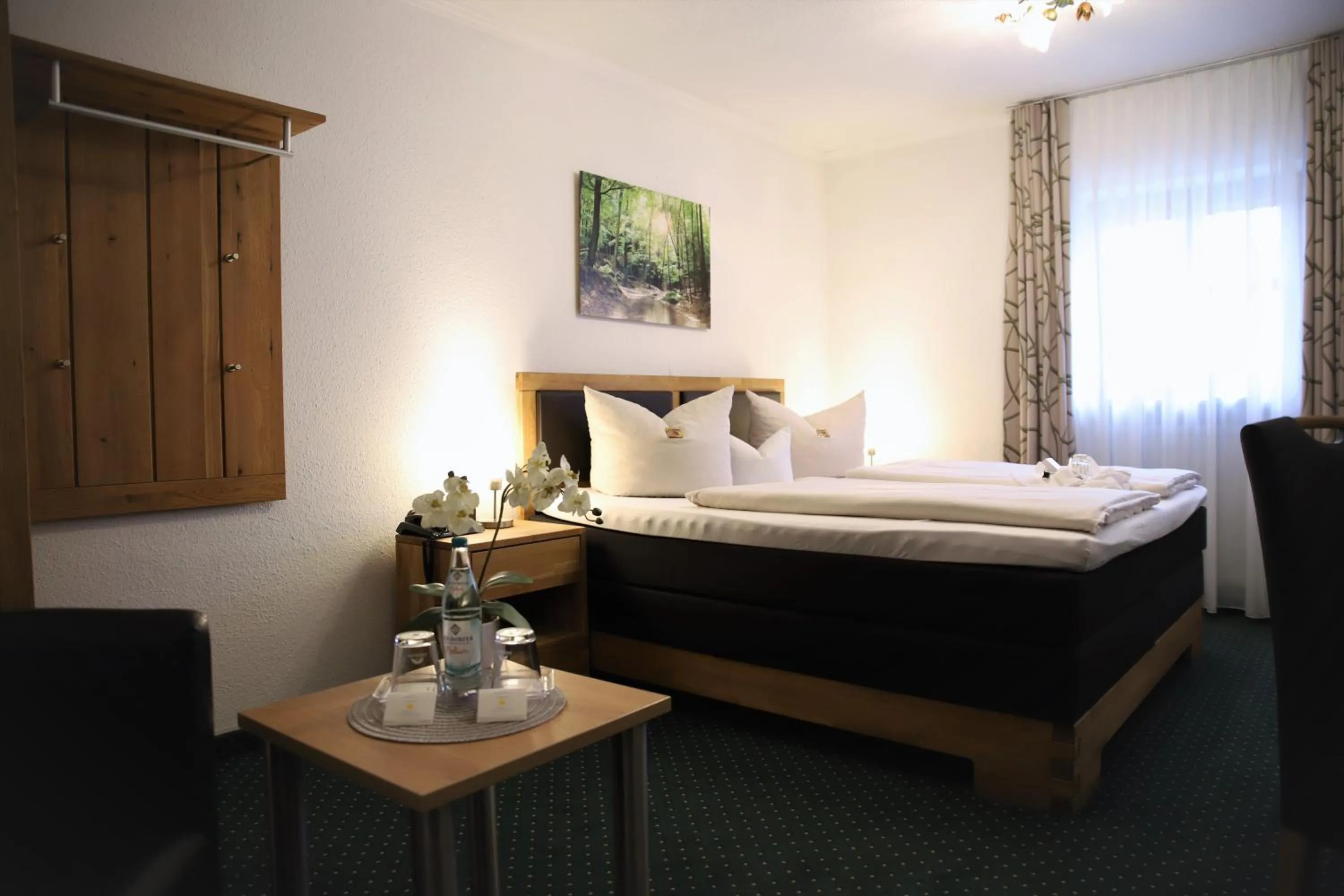 Photo of the whole room, Bed in Hotel zur Isar