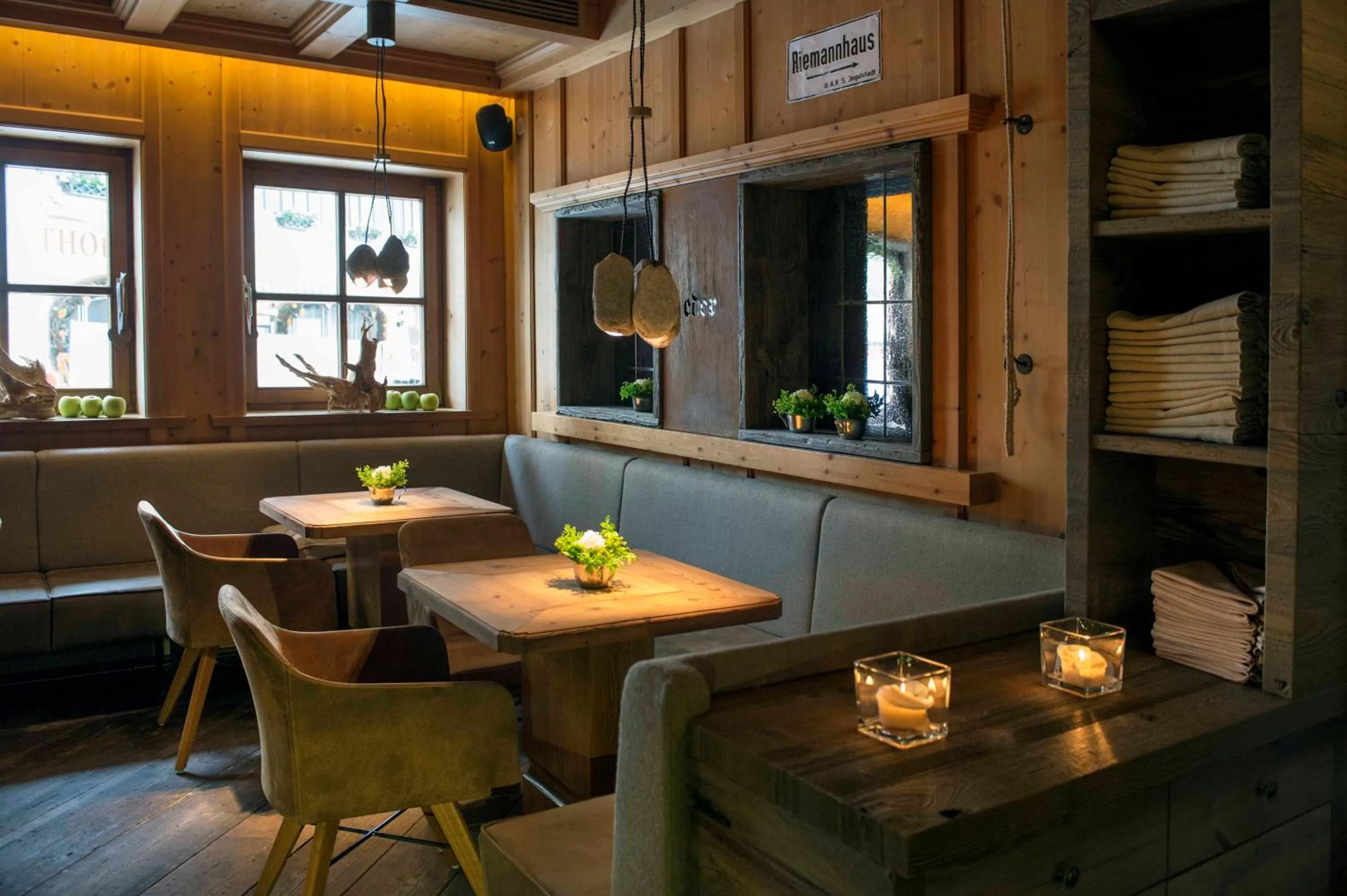 Restaurant/places to eat in Lifestyle Hotel eder