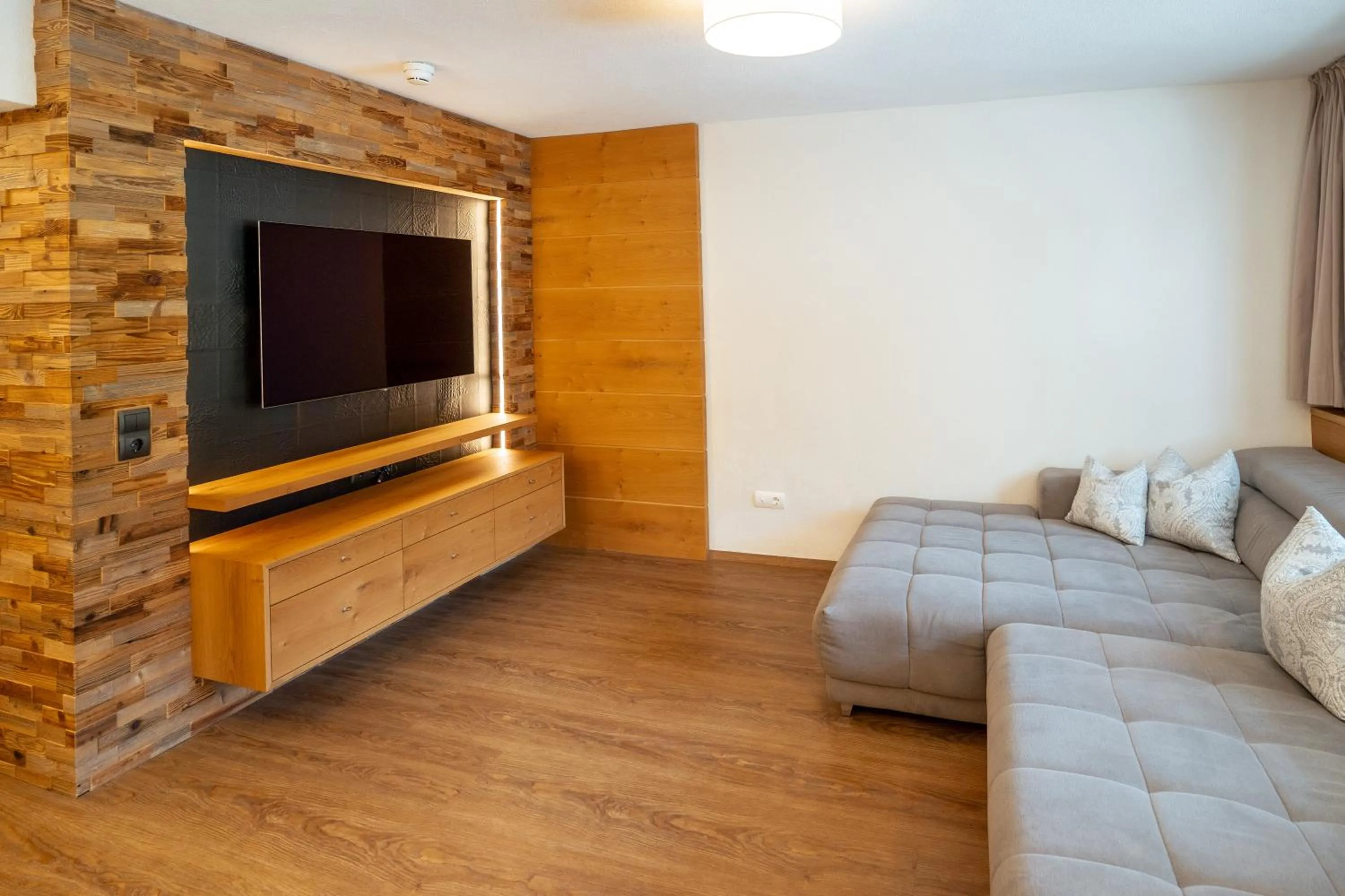 Communal lounge/ TV room in Familotel Kindl
