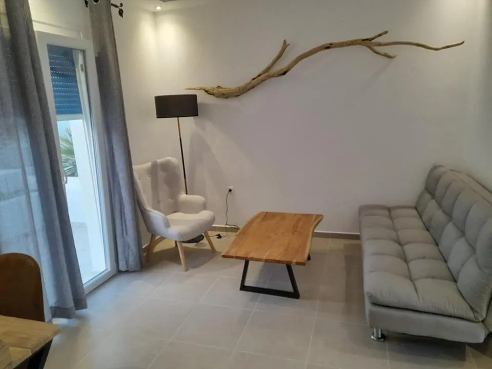 Living room in Glaronisia Hotel