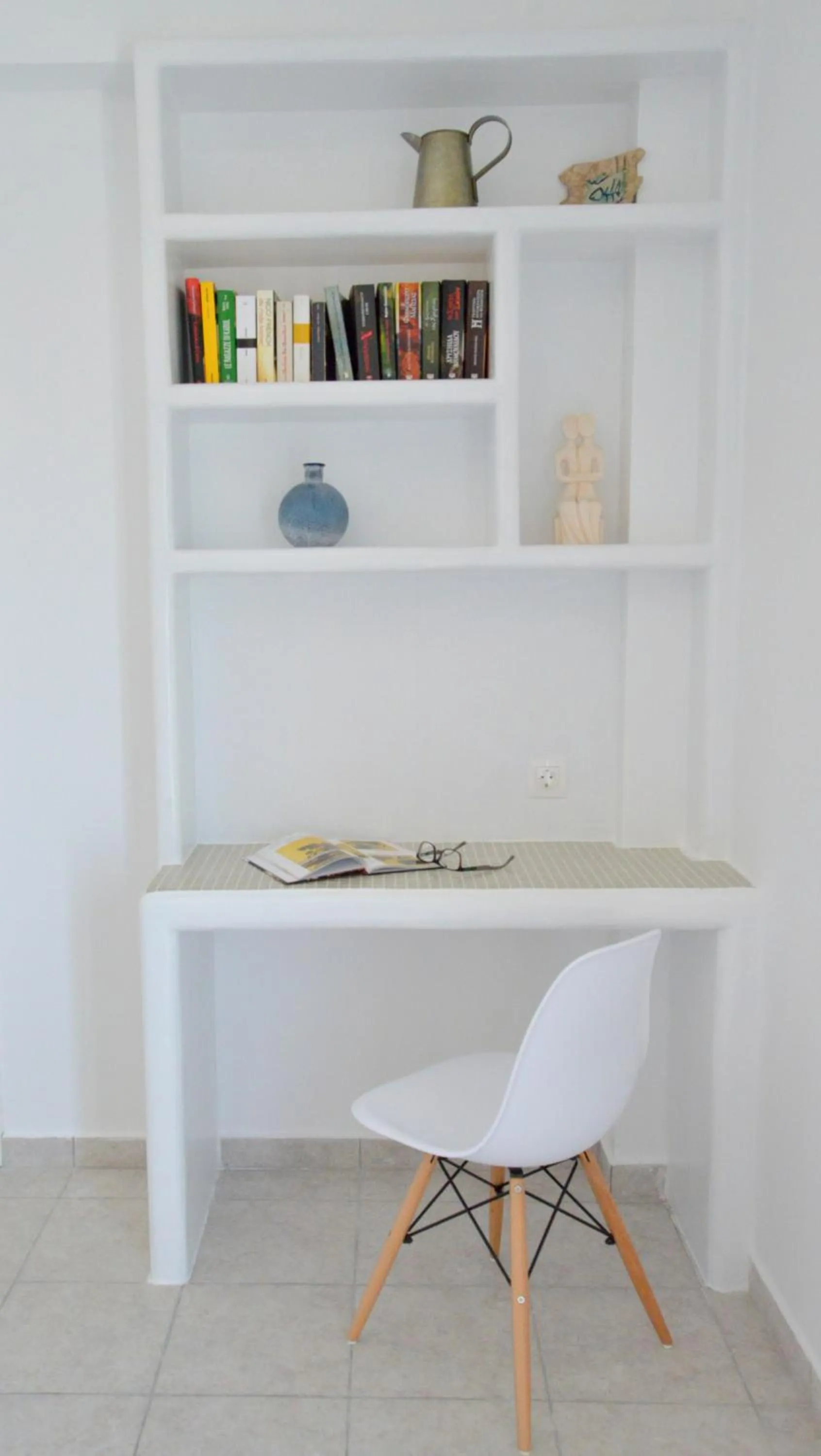 Decorative detail in Glaronisia Hotel