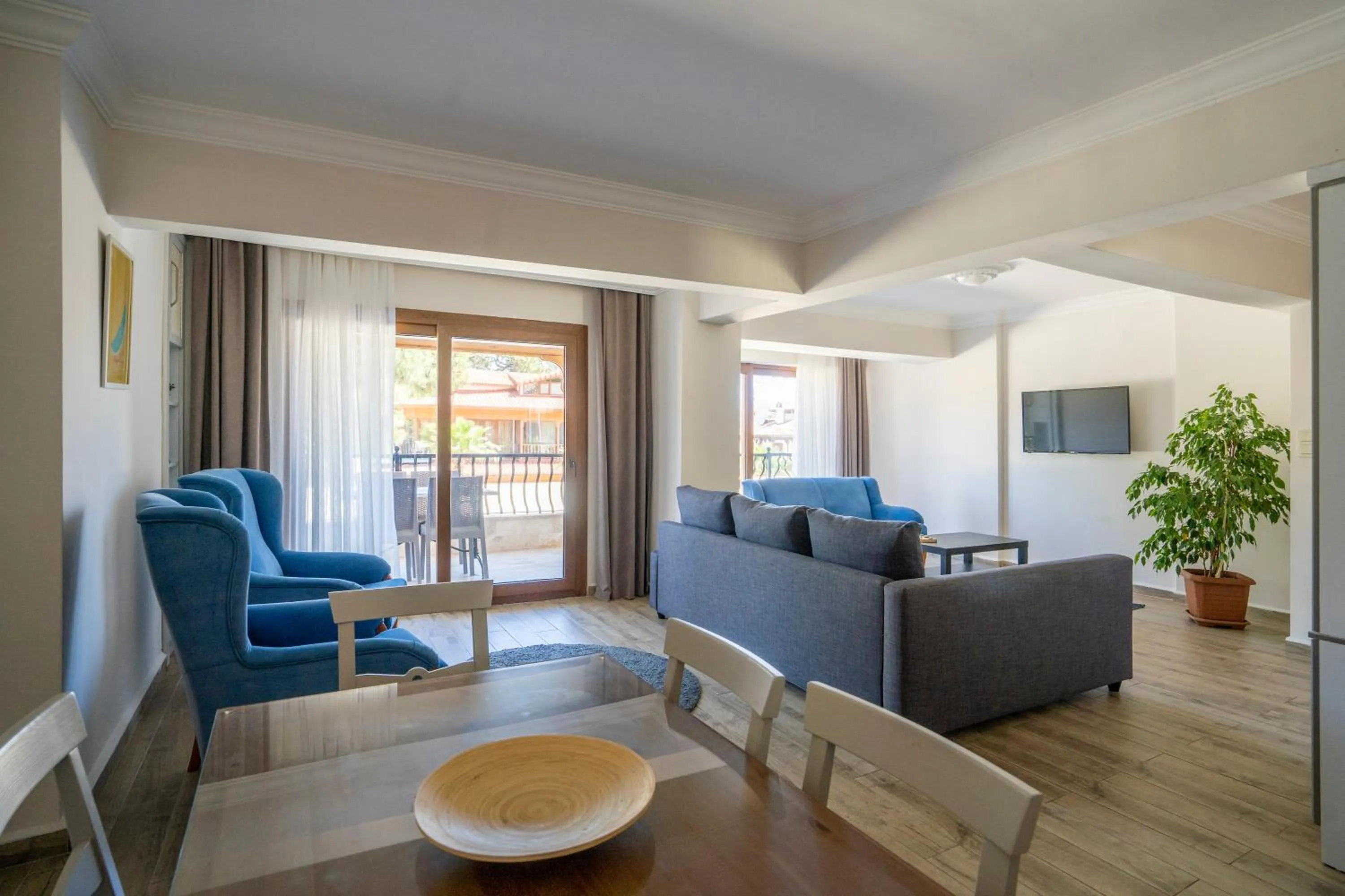 Dining area in XOX Apart Hotel