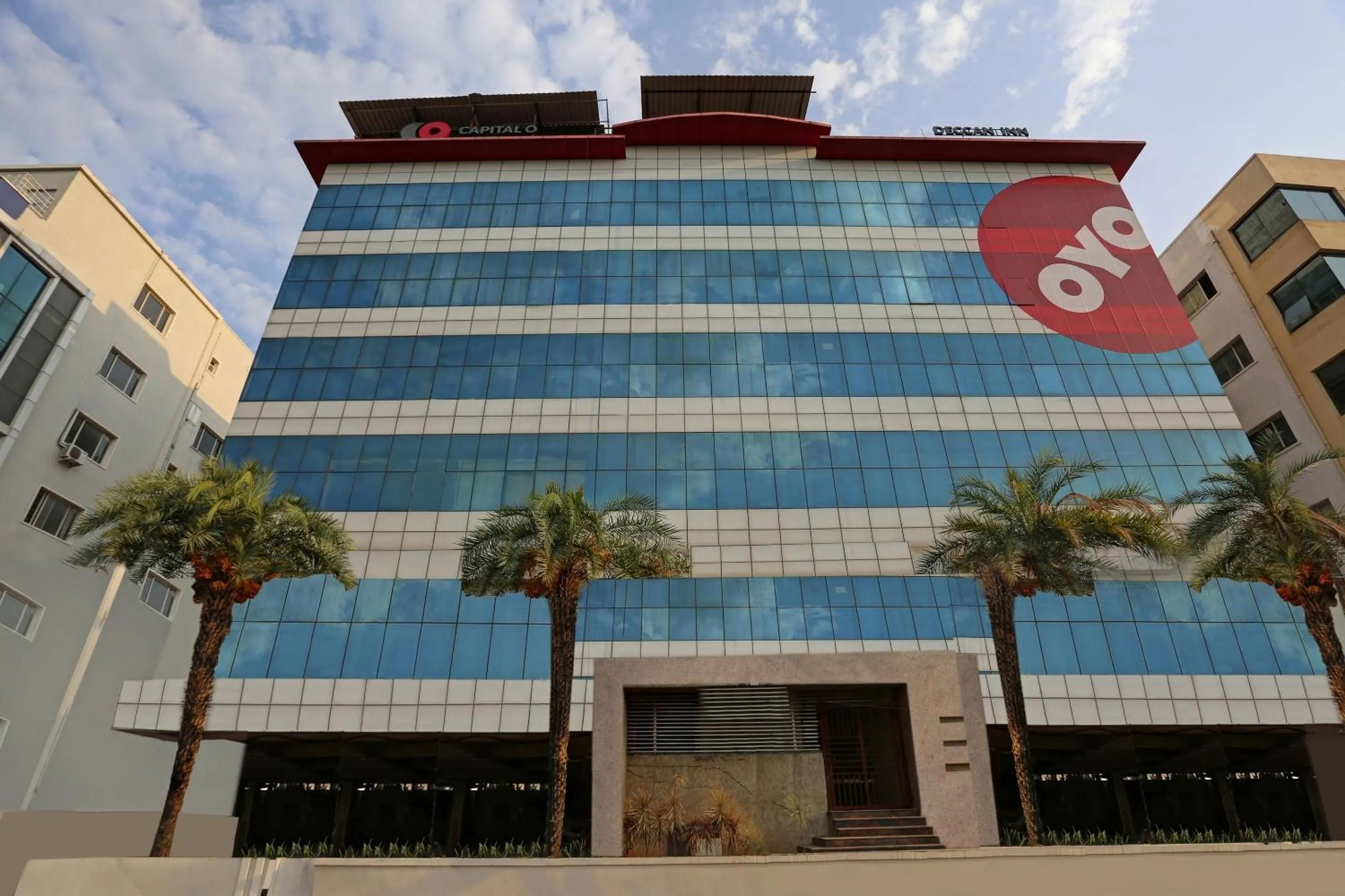 Facade/entrance in Super Townhouse Halcyon Deccan Inn Near Shilparamam
