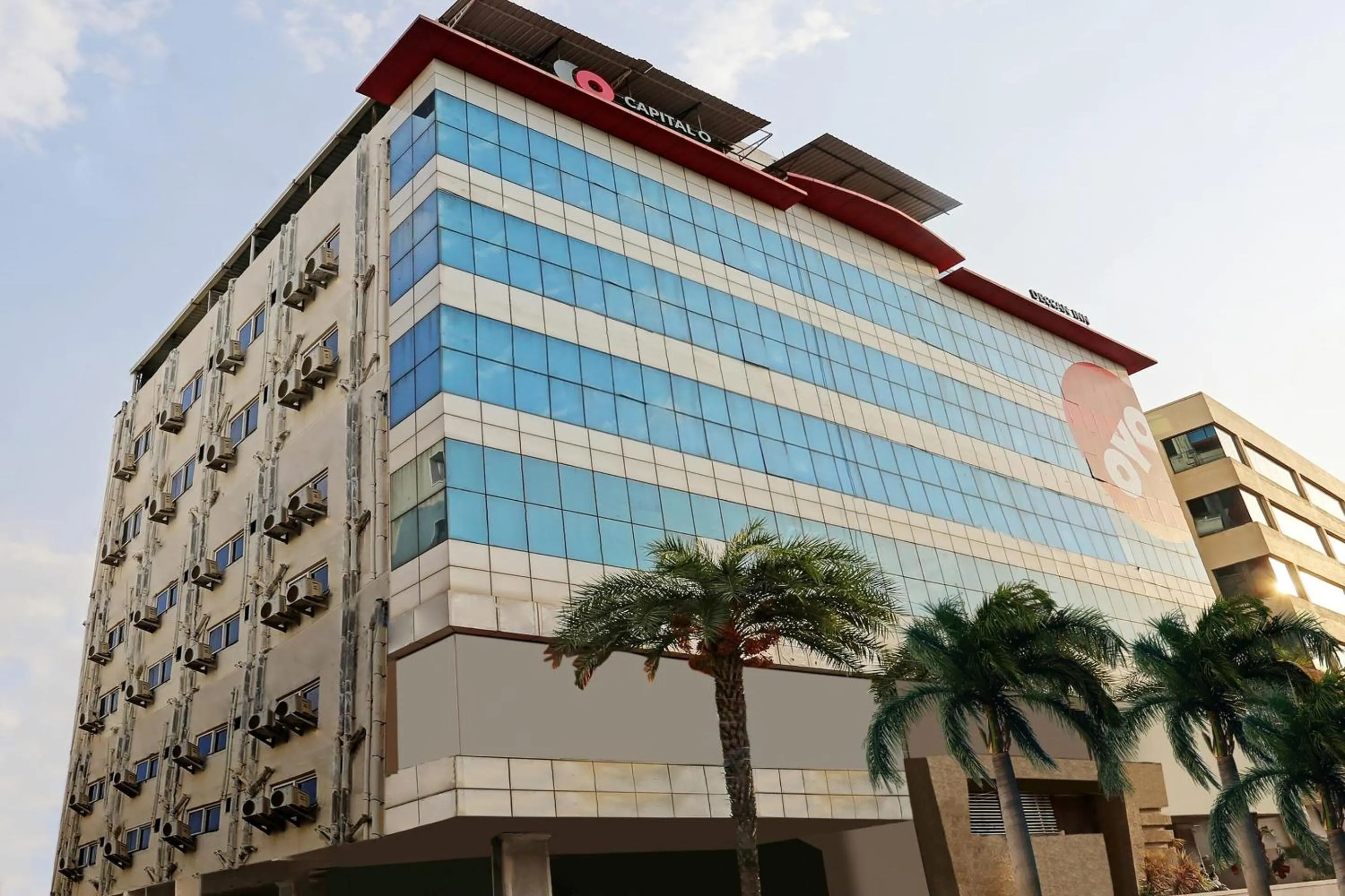 Facade/entrance in Townhouse Halcyon Deccan Inn Near Shilparamam