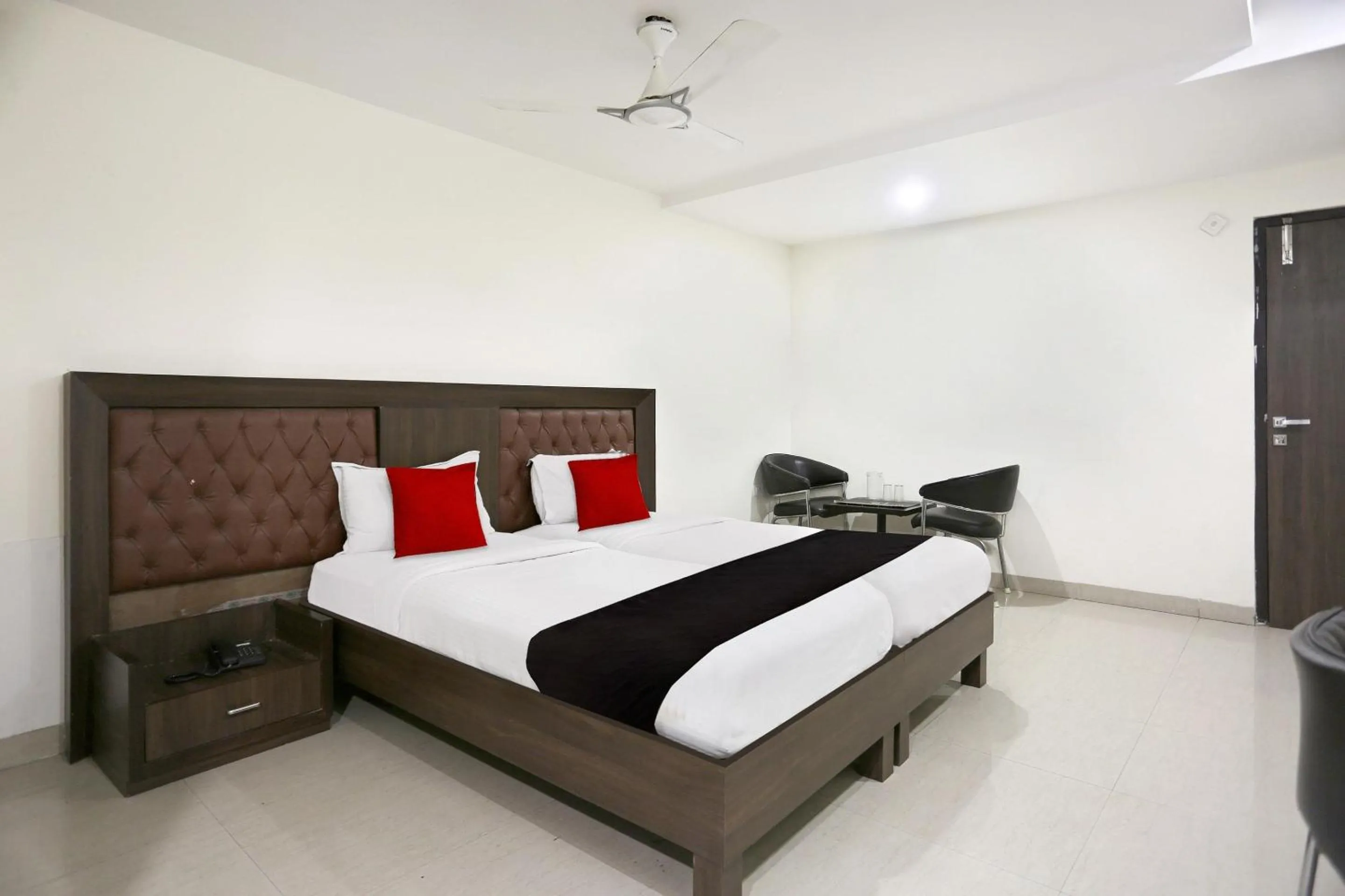 Lobby or reception in Townhouse Halcyon Deccan Inn Near Shilparamam