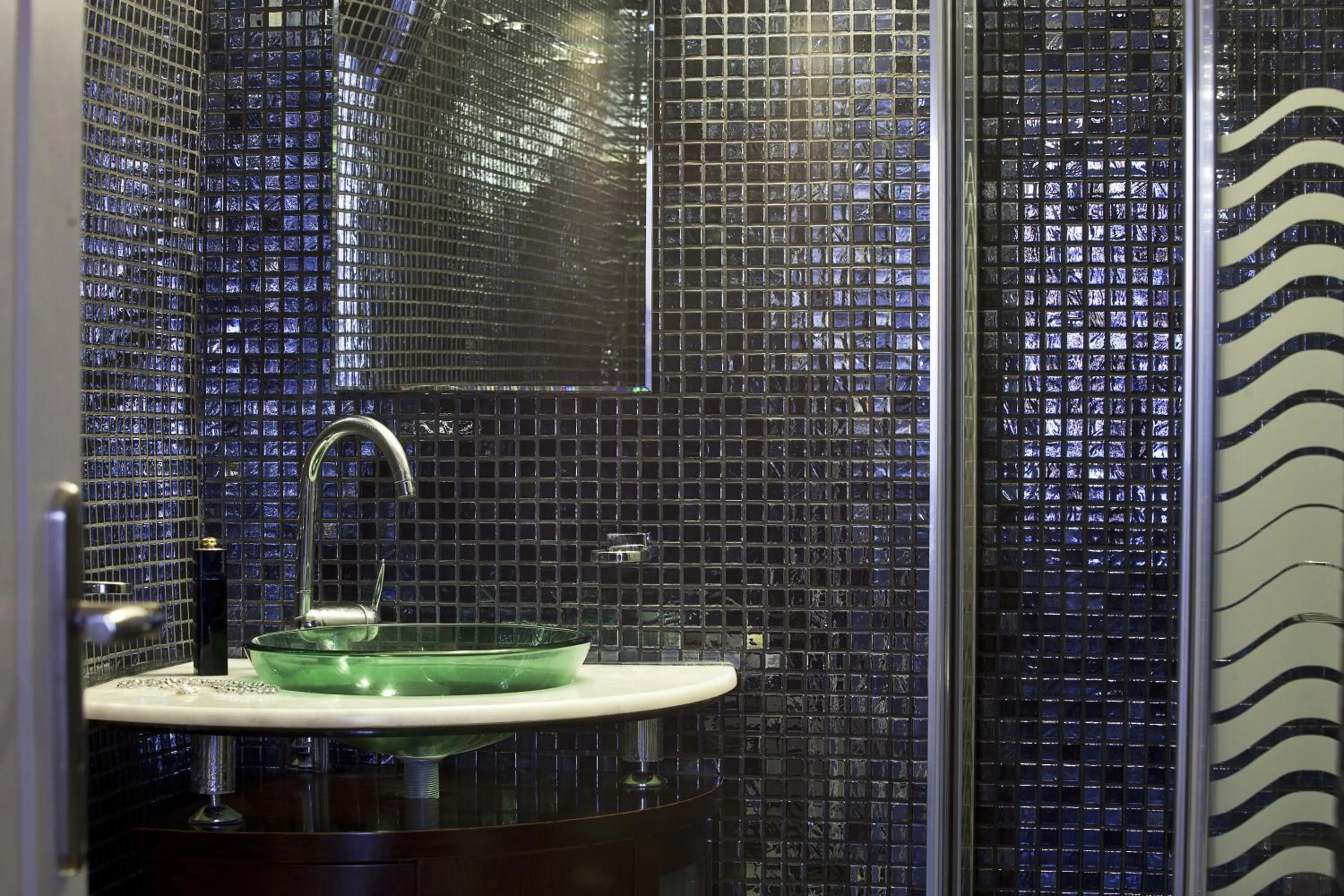 Bathroom in Avianto Suites