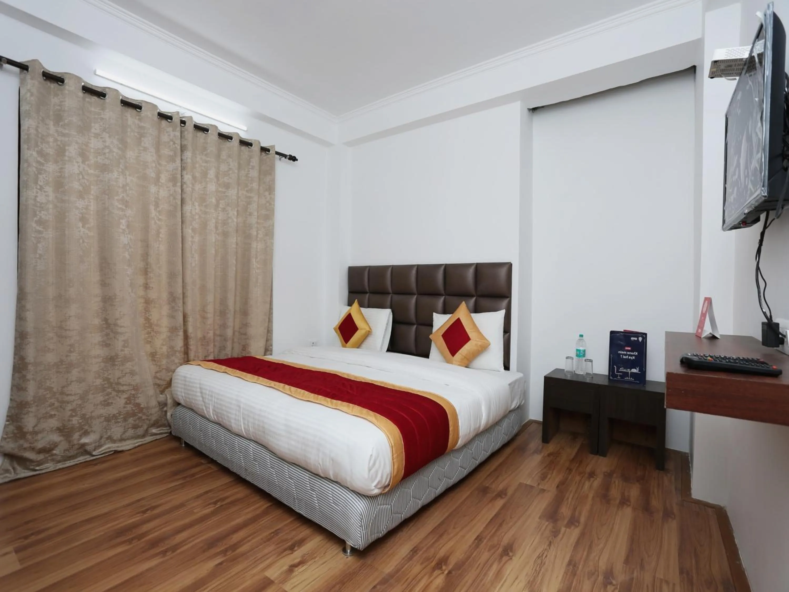 Bedroom, Bed in Super OYO Summer King
