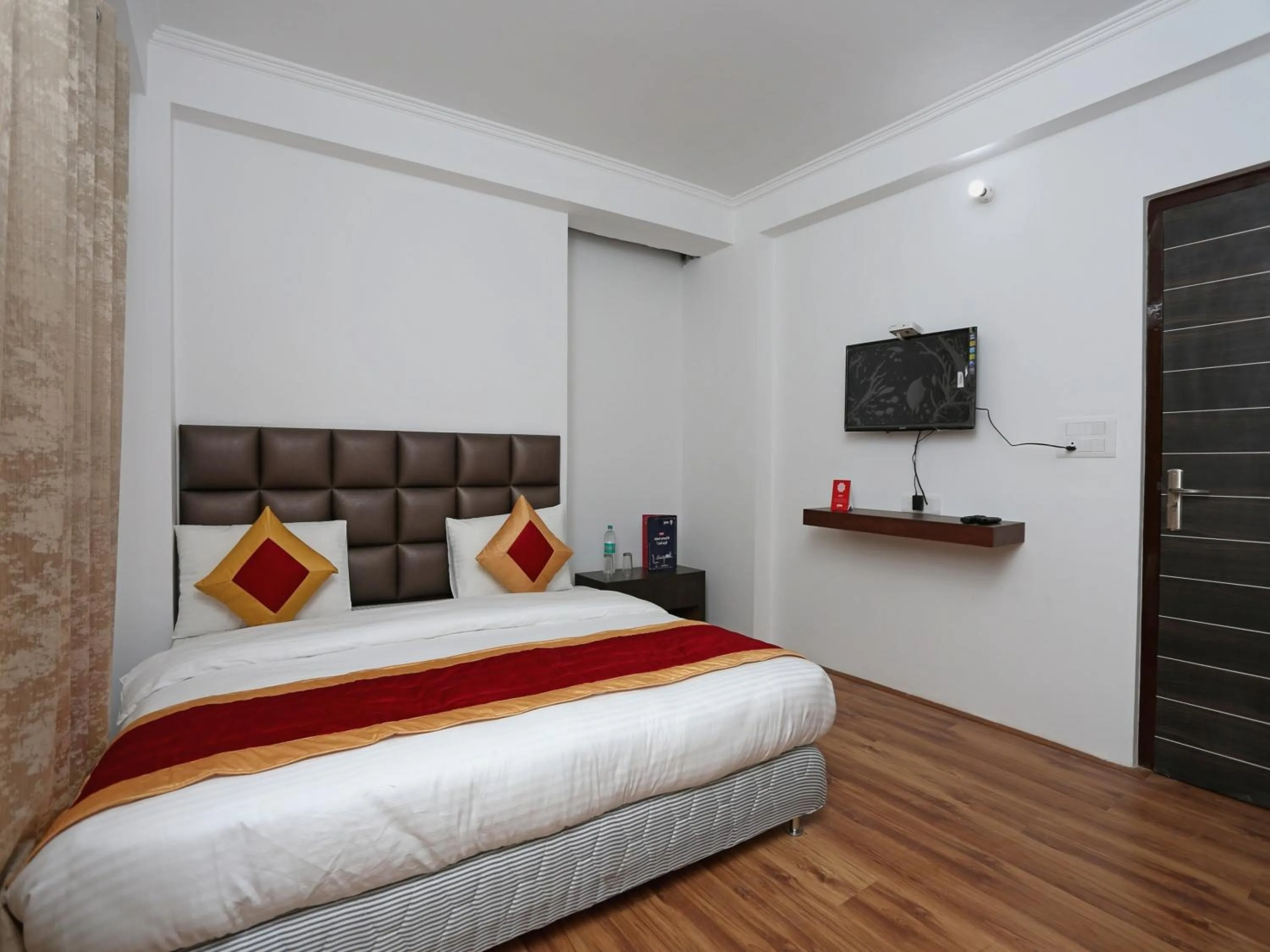 Bedroom, Bed in Super OYO Summer King