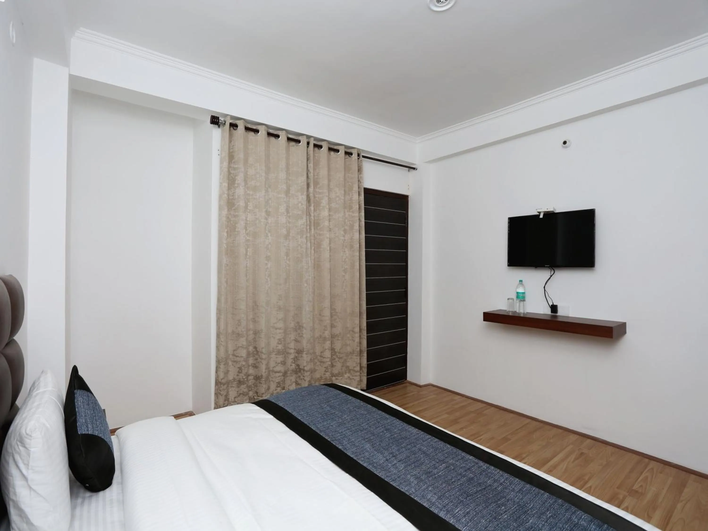 Bedroom, Bed in Super OYO Summer King