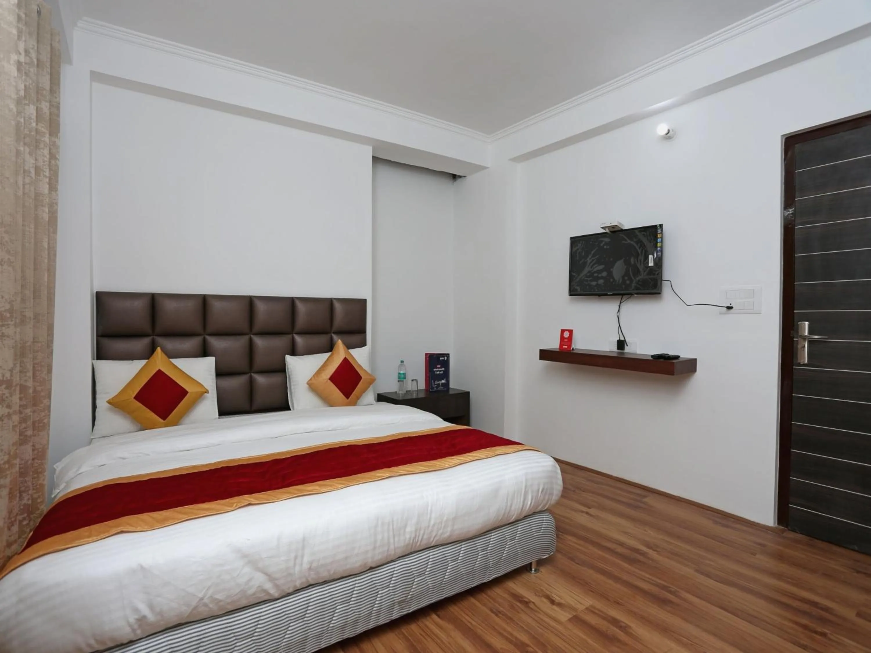 Bedroom, Bed in Super OYO Summer King