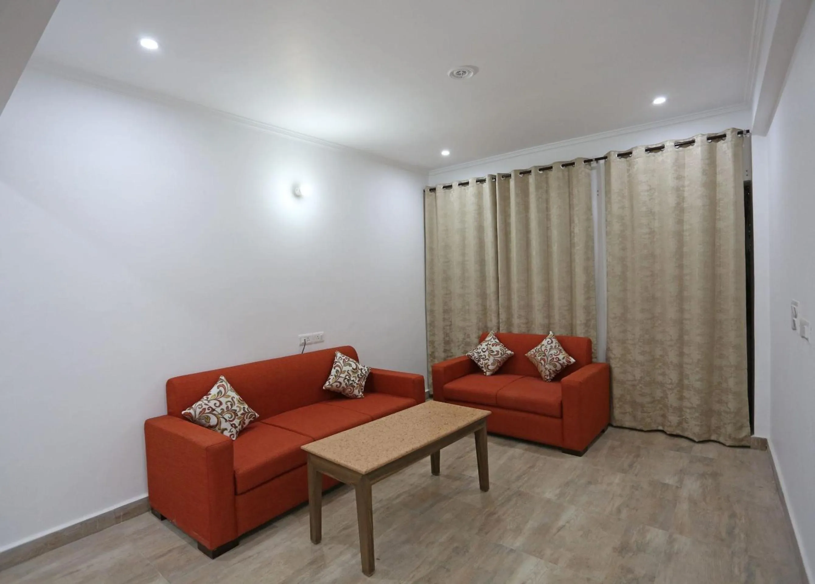 Lobby or reception in Super OYO Summer King