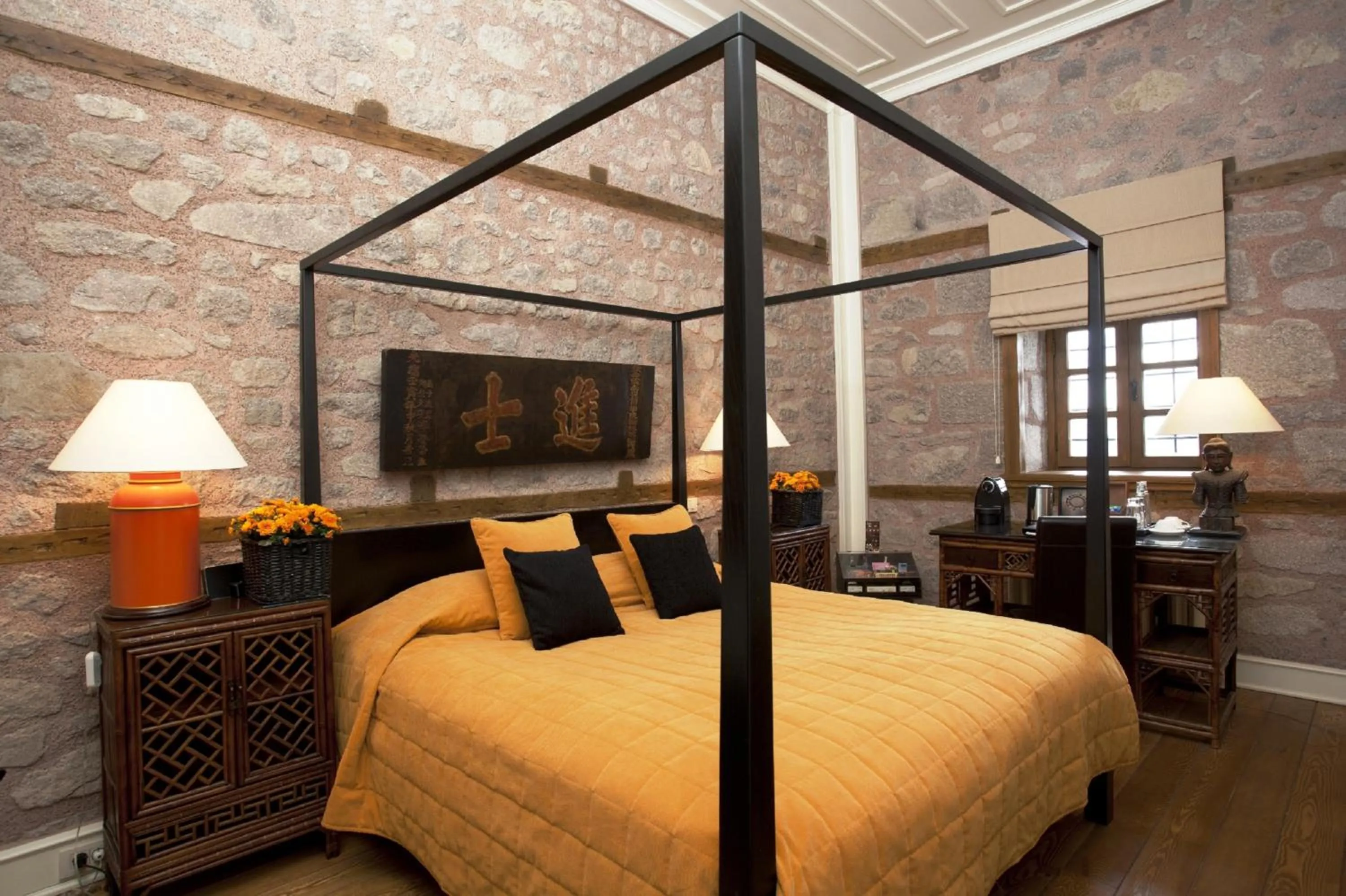 Photo of the whole room, Bed in Divan Cukurhan