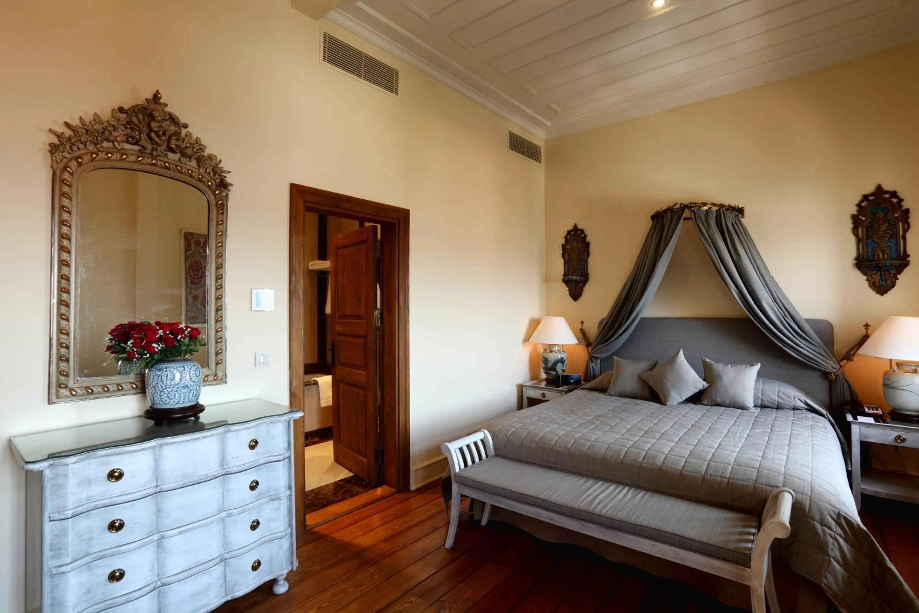 Bed in Divan Cukurhan