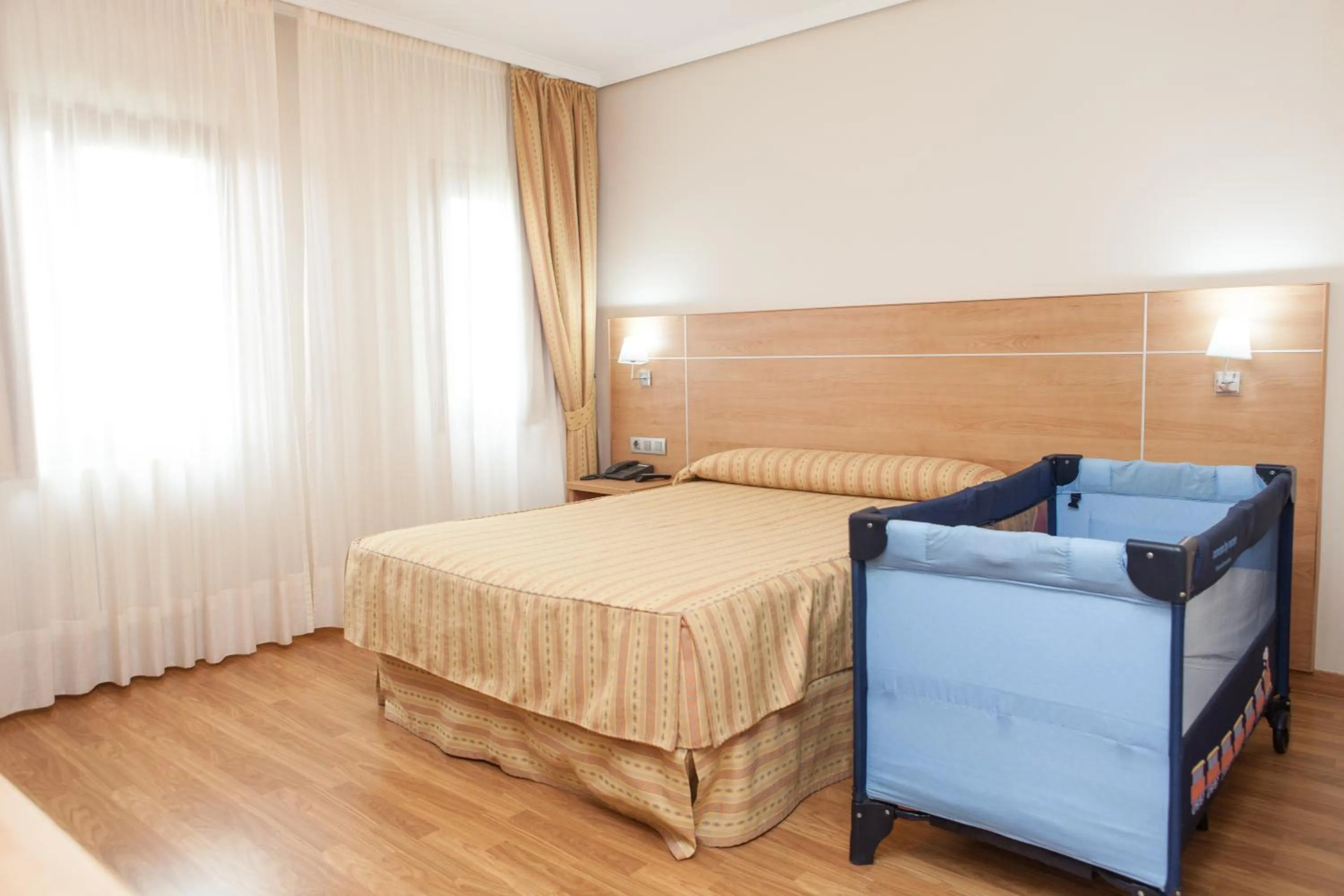 cot, Bed in Hotel Las Anclas