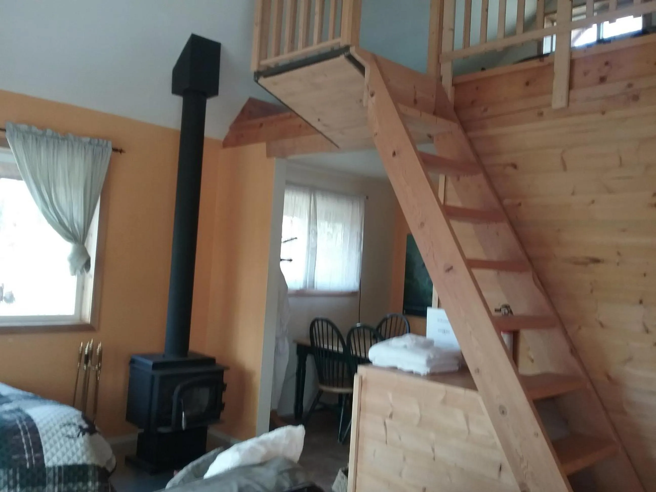 Photo of the whole room, Bed in Eagle Bear Lodge