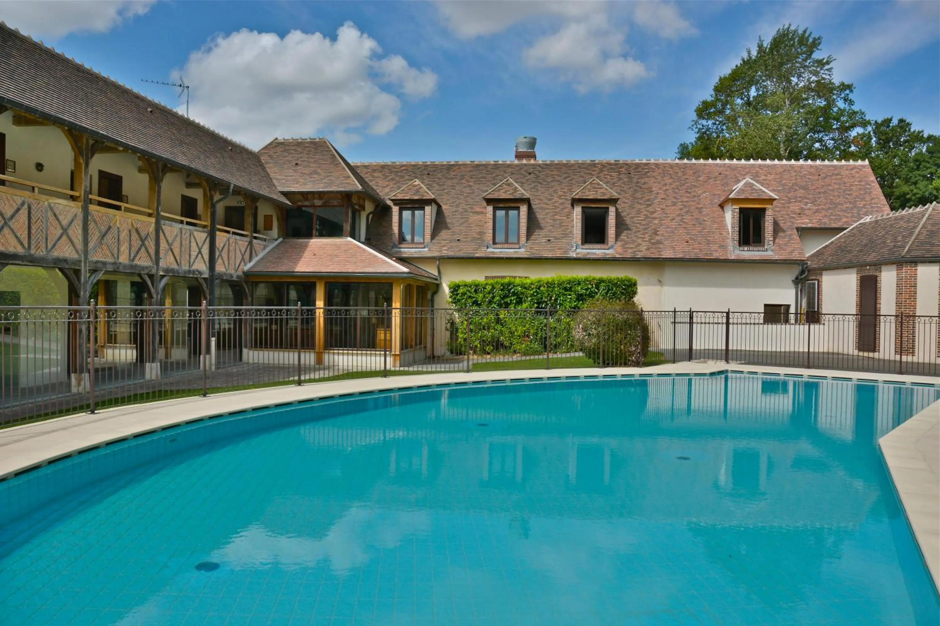 Swimming pool in Domaine Du Roncemay - Hôtel, Restaurants, Spa & Golf