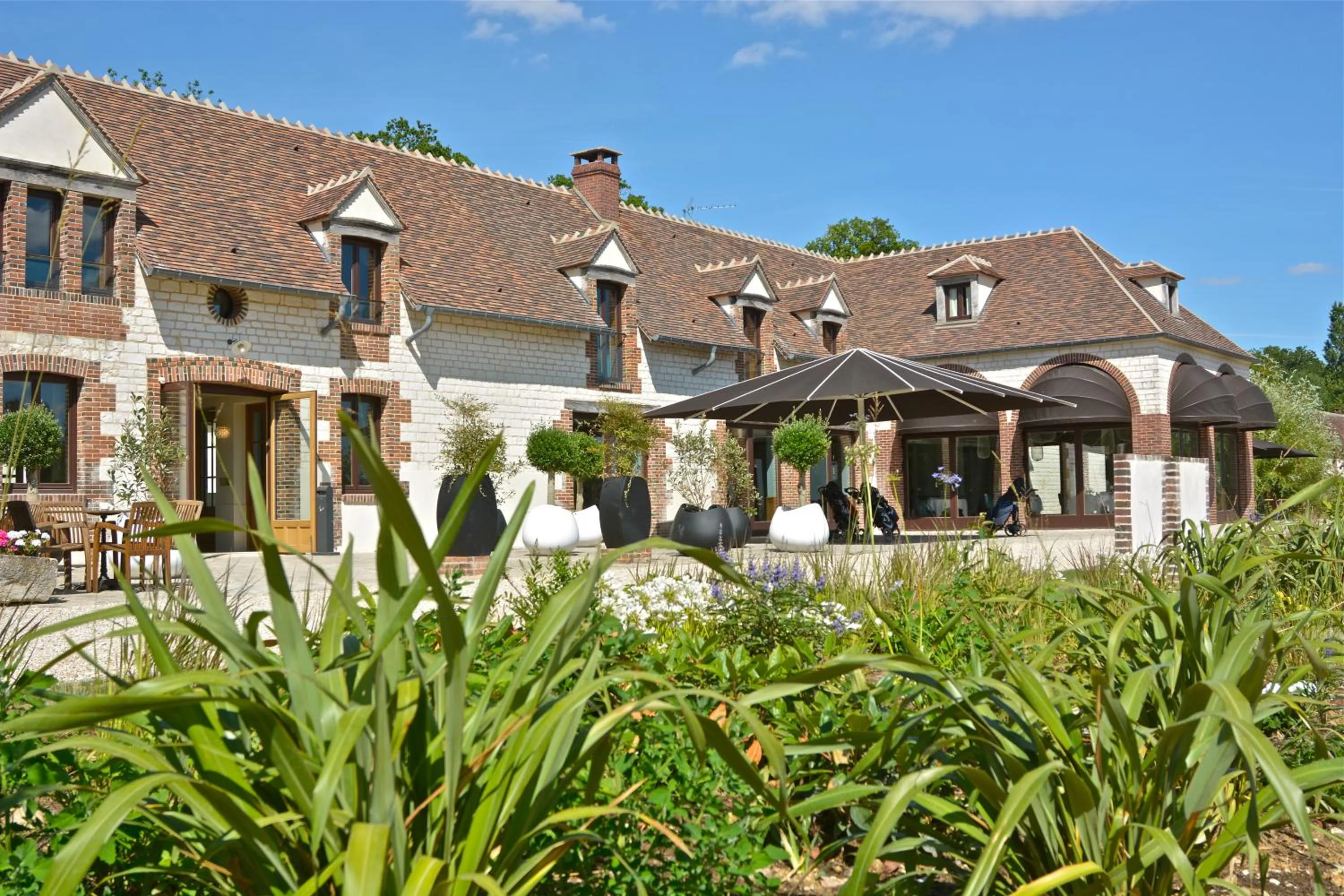 Property building in Domaine Du Roncemay - Hôtel, Restaurants, Spa & Golf