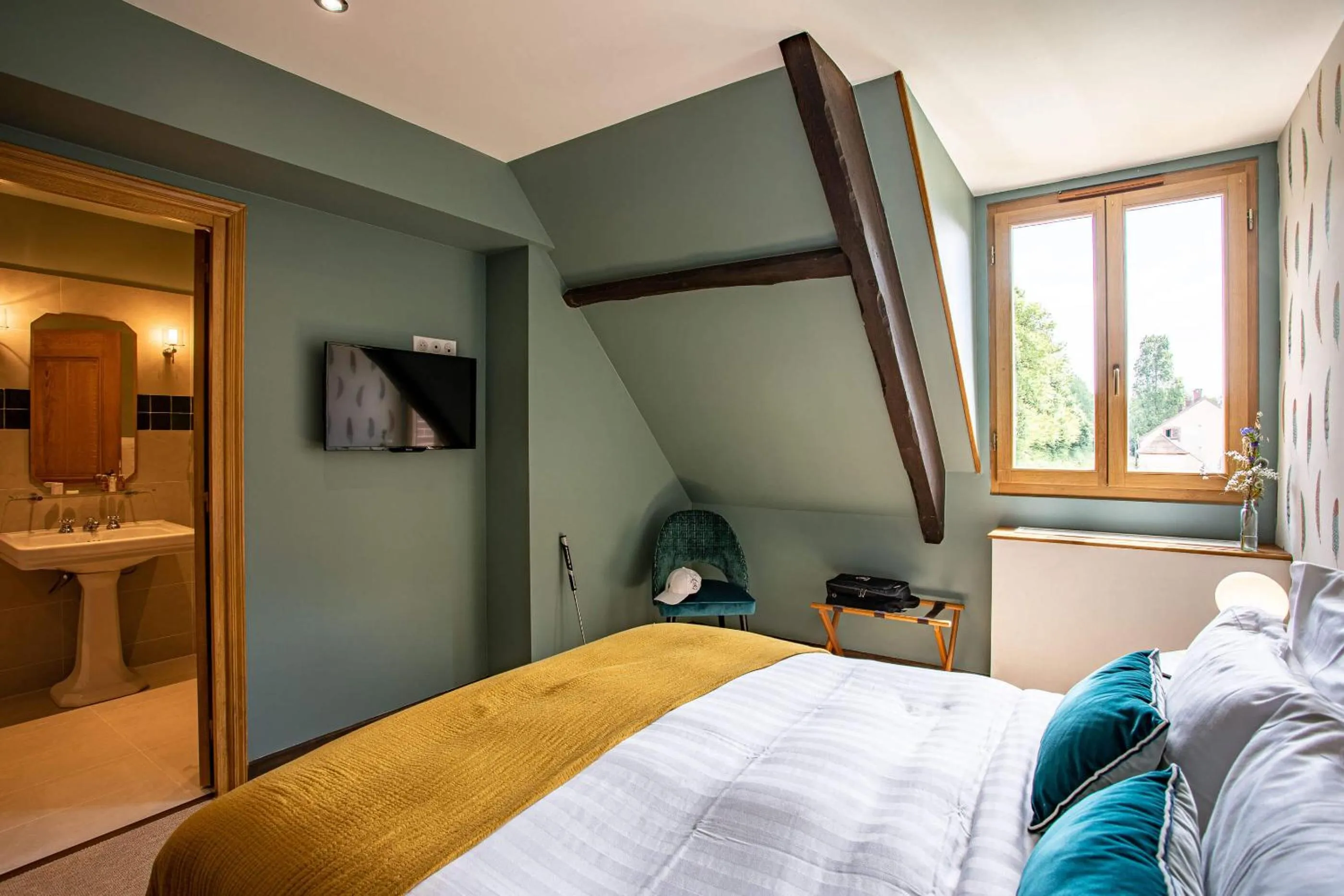 Photo of the whole room, Bed in Domaine Du Roncemay - Hôtel, Restaurants, Spa & Golf