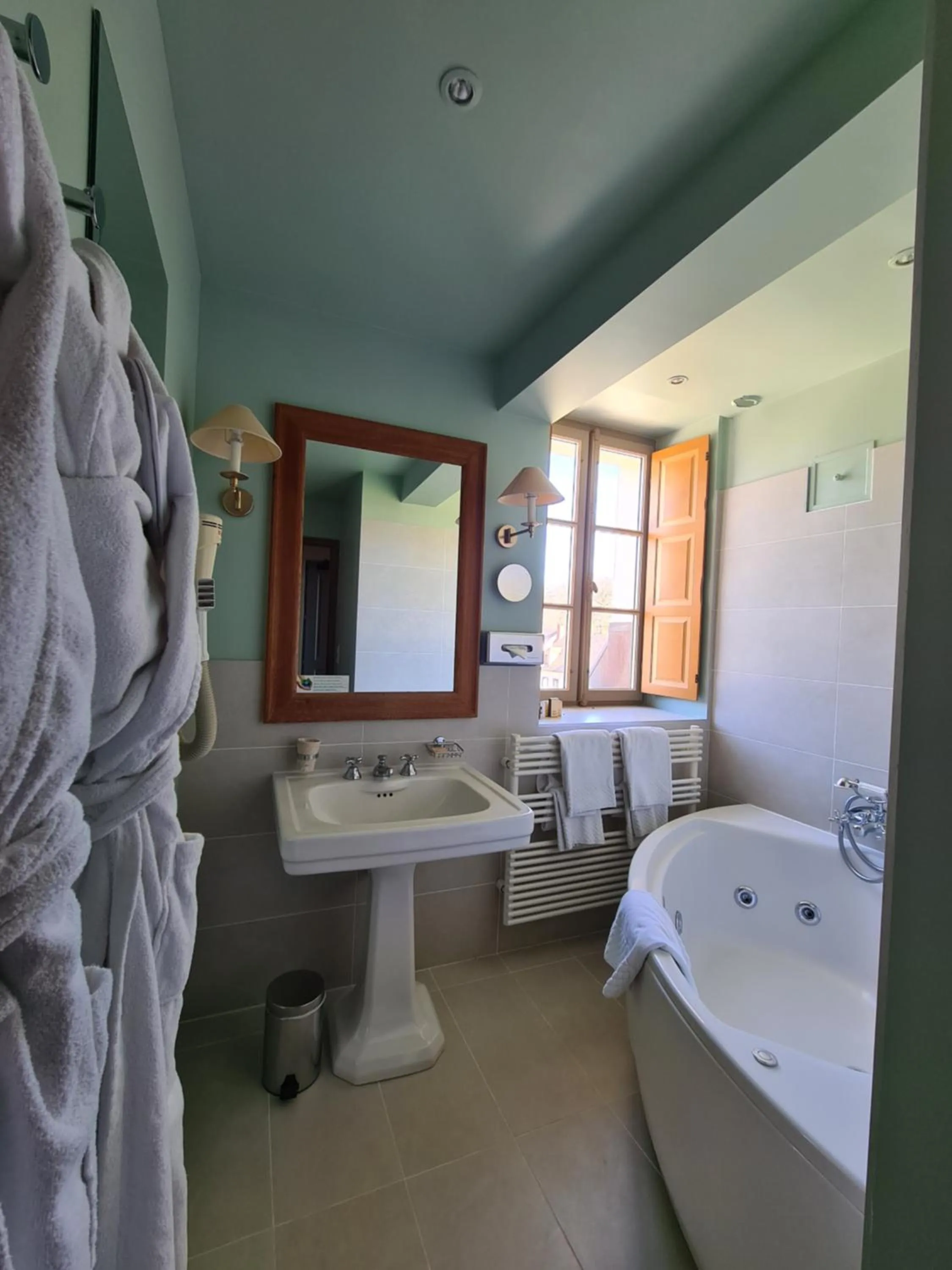 Bathroom in Domaine Du Roncemay - Hôtel, Restaurants, Spa & Golf