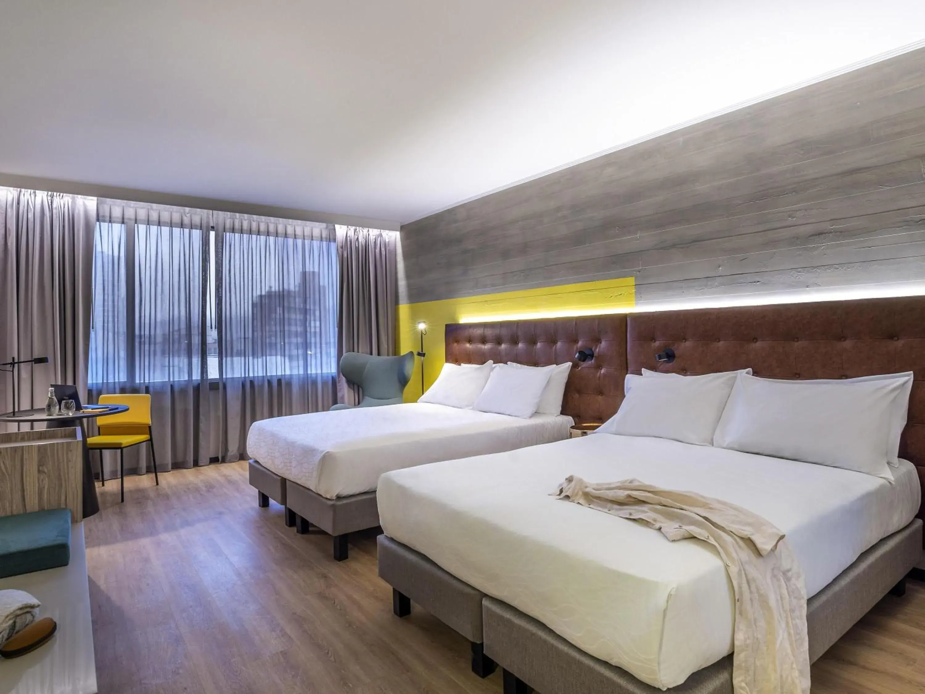 Queen Room with Two Queen Beds in Pullman Santiago El Bosque Queen Room with Two Queen Beds in Pullman Santiago El Bosque