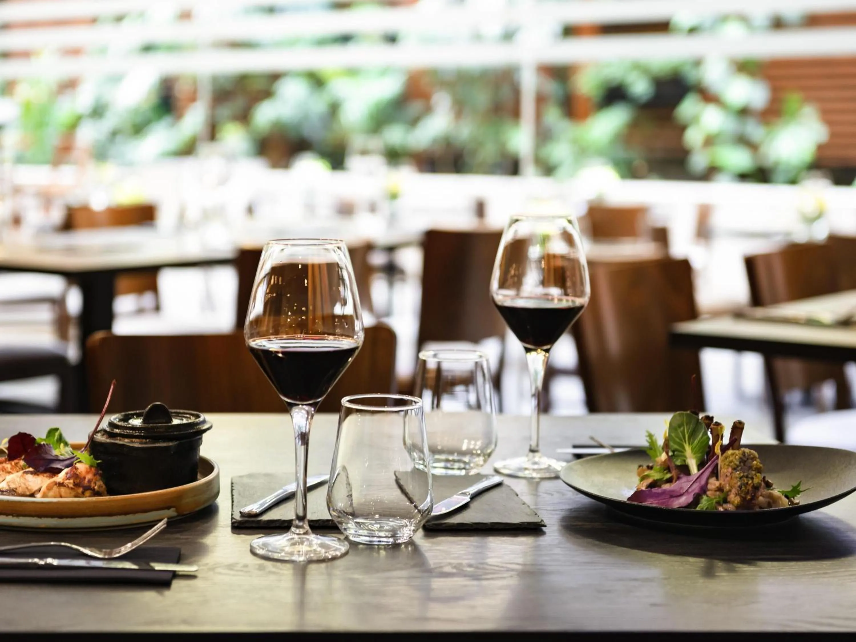 Restaurant/places to eat in Pullman Santiago El Bosque