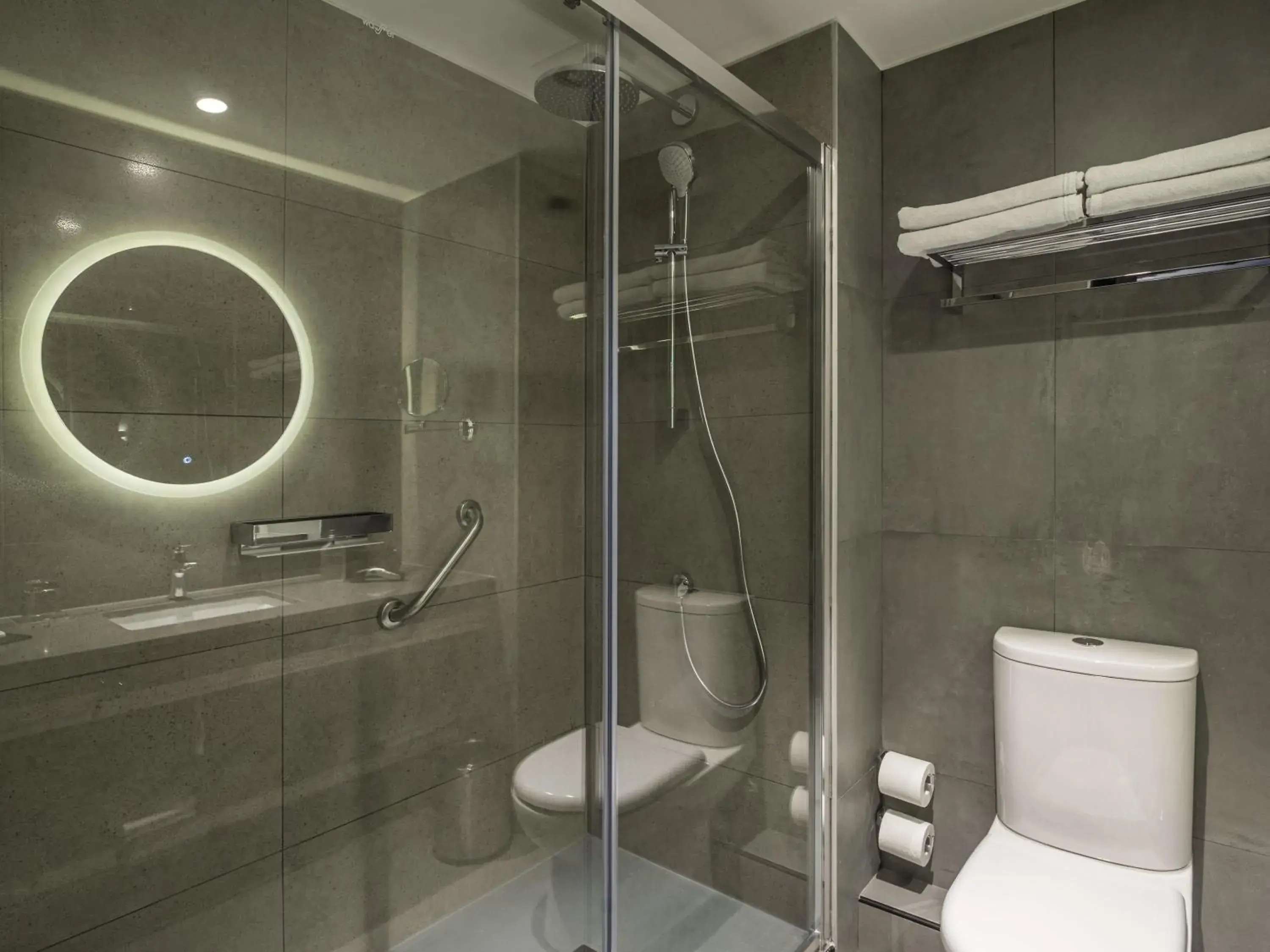 Junior King Suite in Pullman Santiago El Bosque Junior King Suite in Pullman Santiago El Bosque