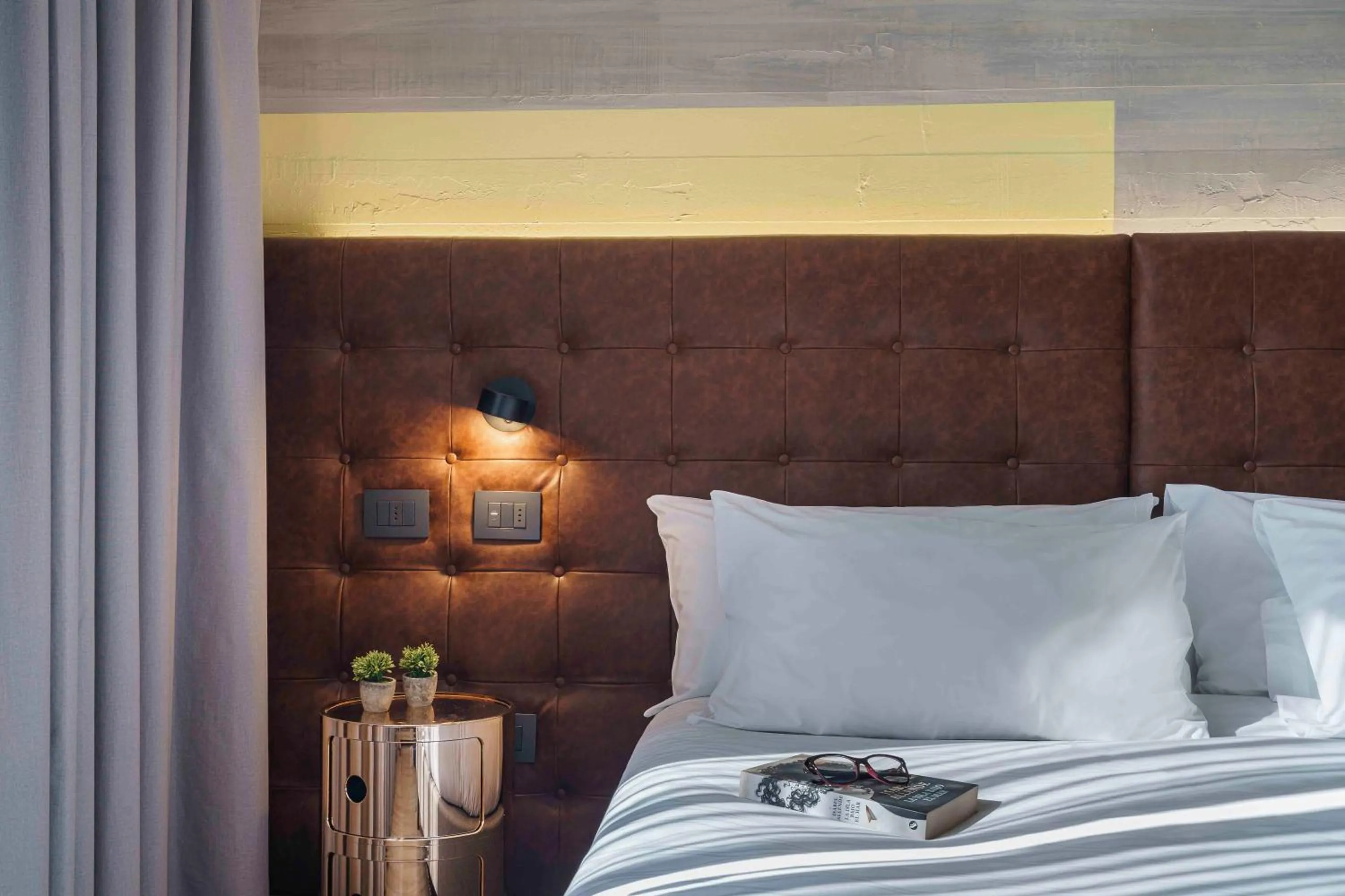 Bedroom, Bed in Pullman Santiago El Bosque