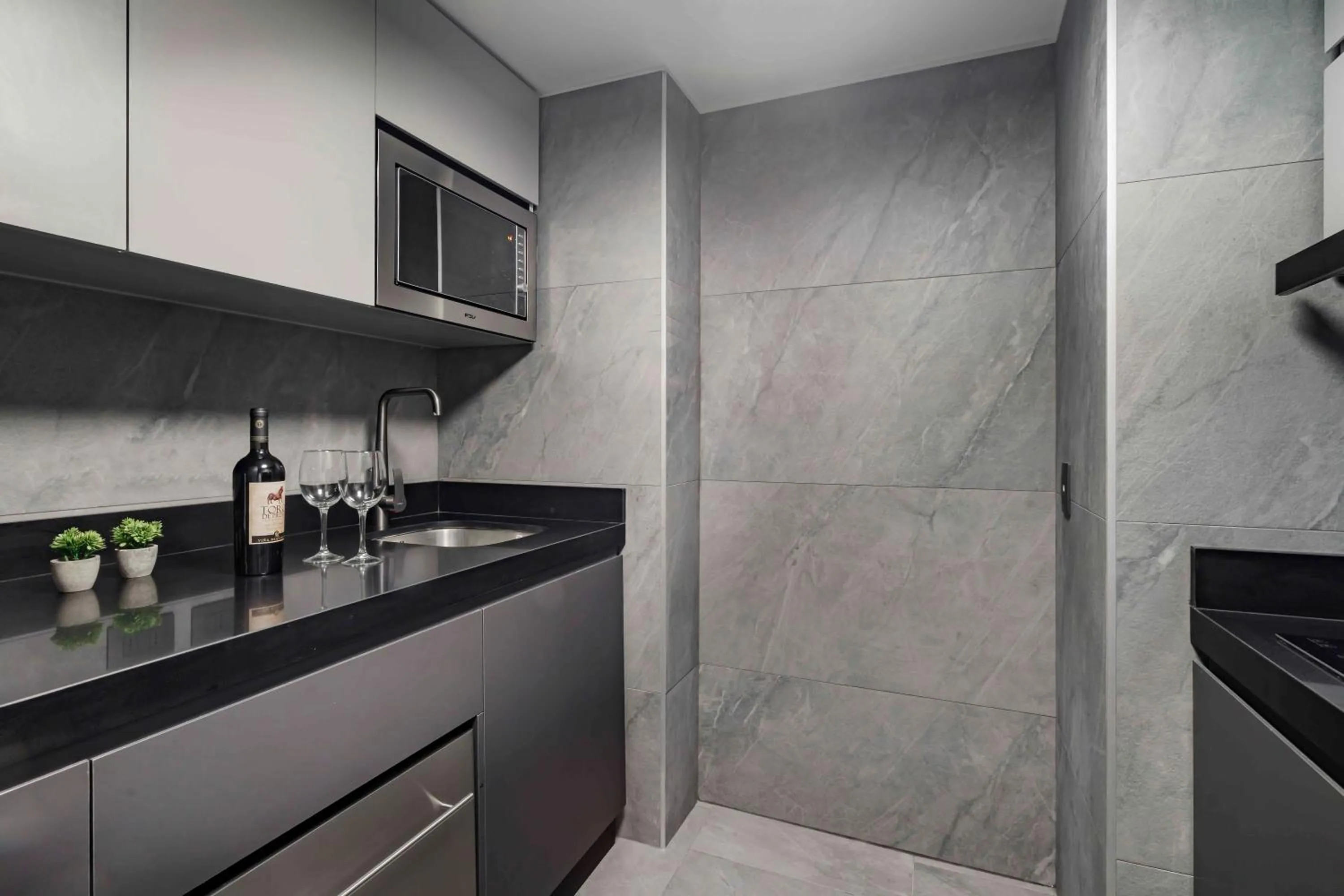 Kitchen or kitchenette in Pullman Santiago El Bosque