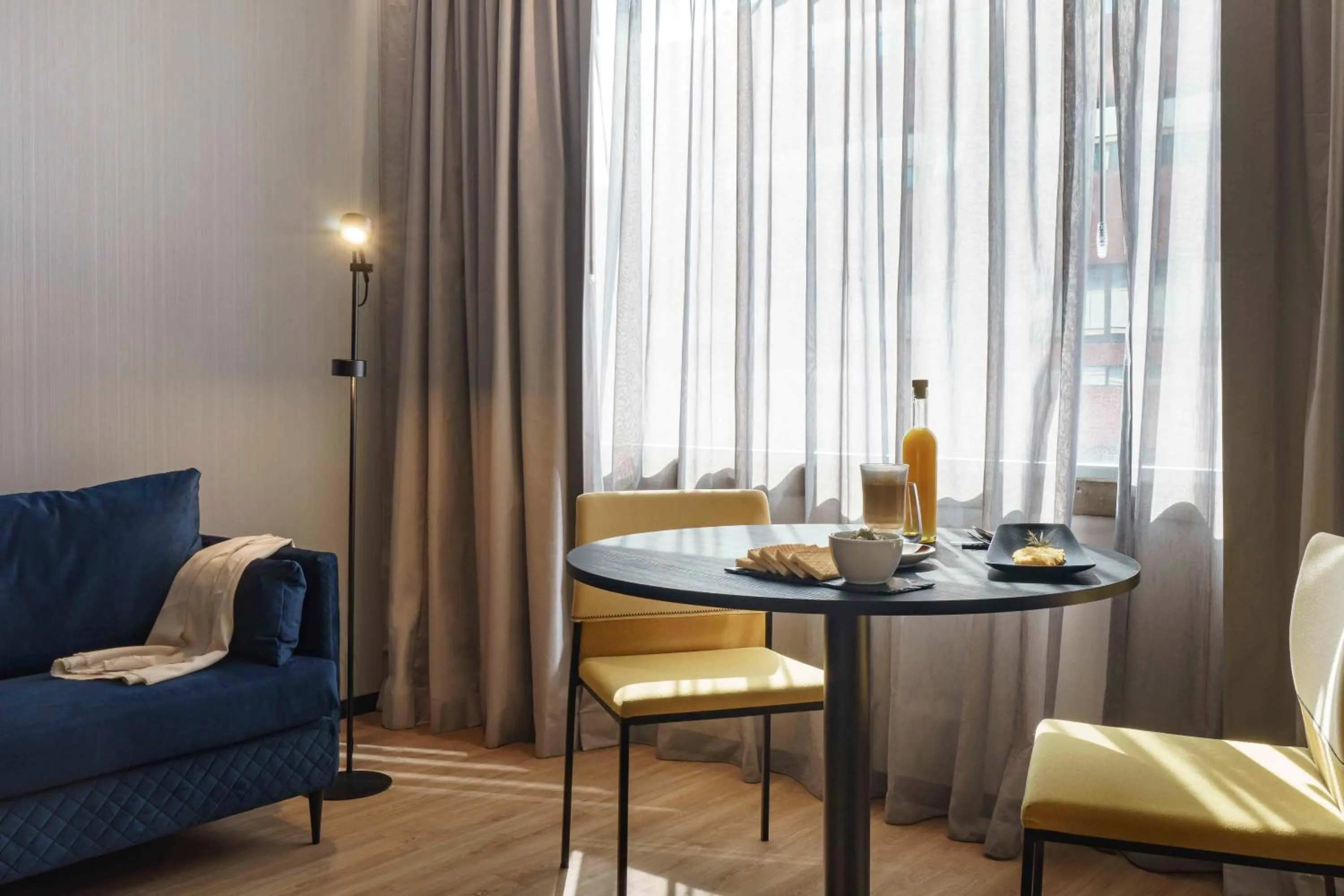 Seating area in Pullman Santiago El Bosque