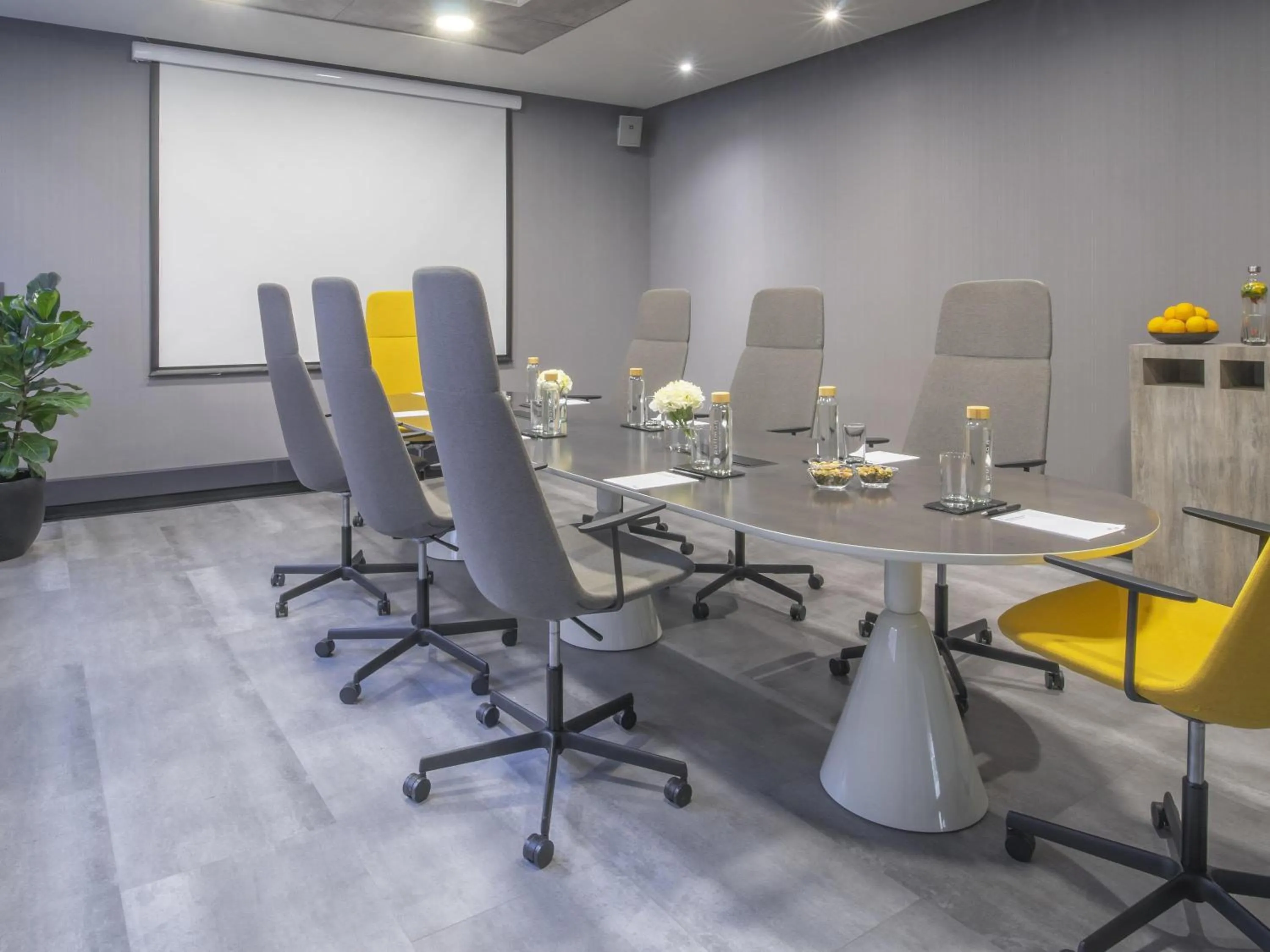 Meeting/conference room in Pullman Santiago El Bosque