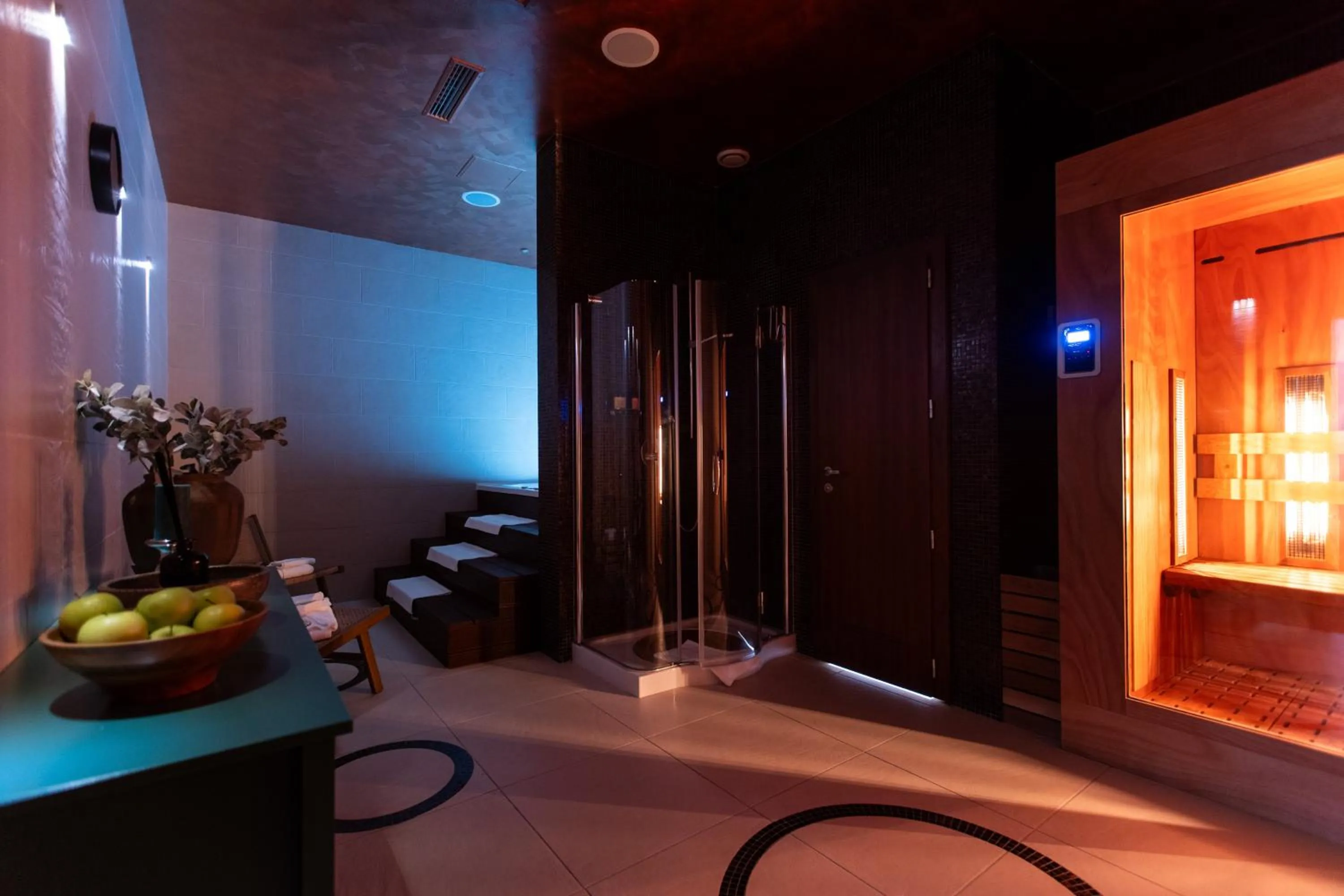 Hot Tub in Roset Hotel & Residence