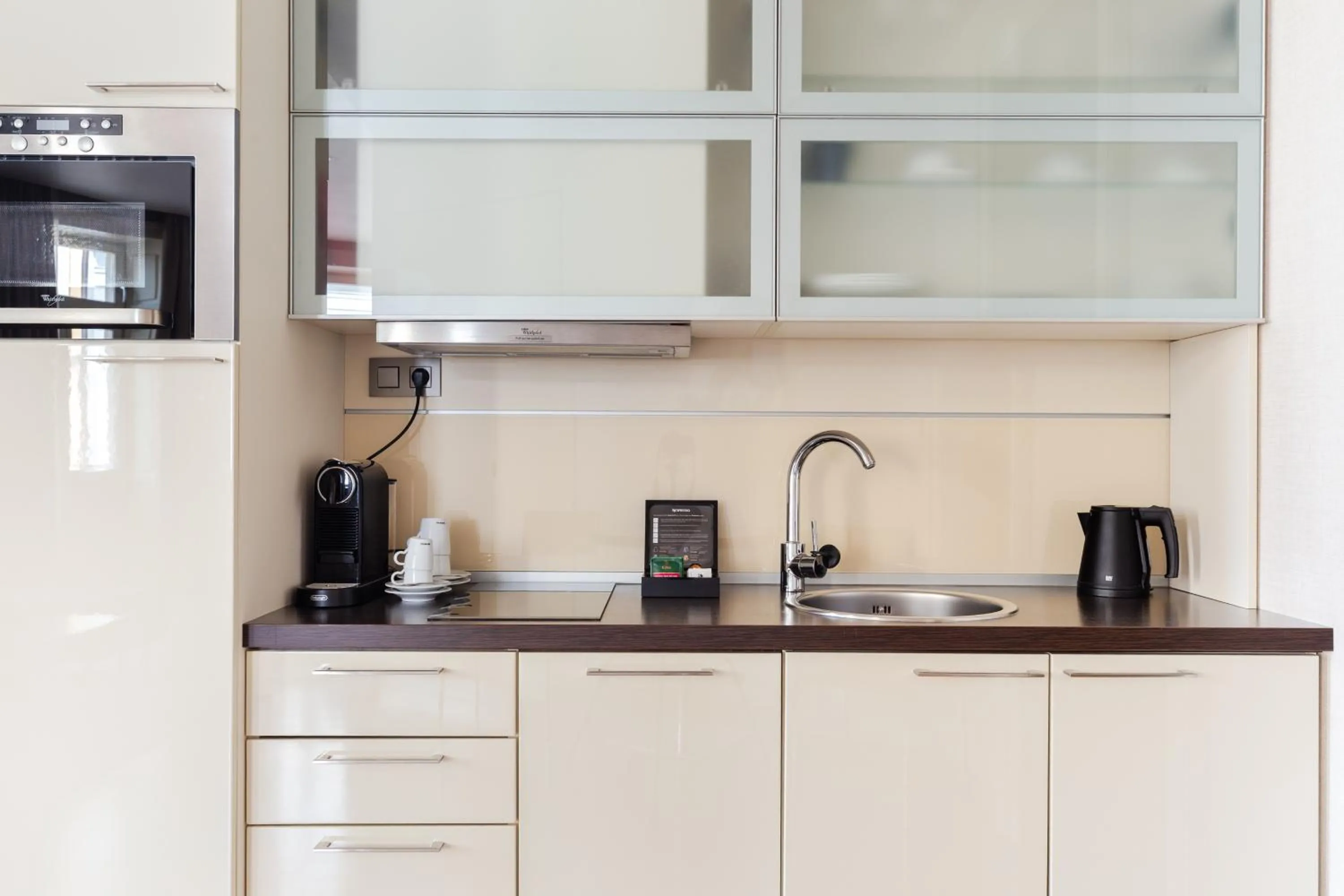 Coffee/tea facilities in Roset Hotel & Residence