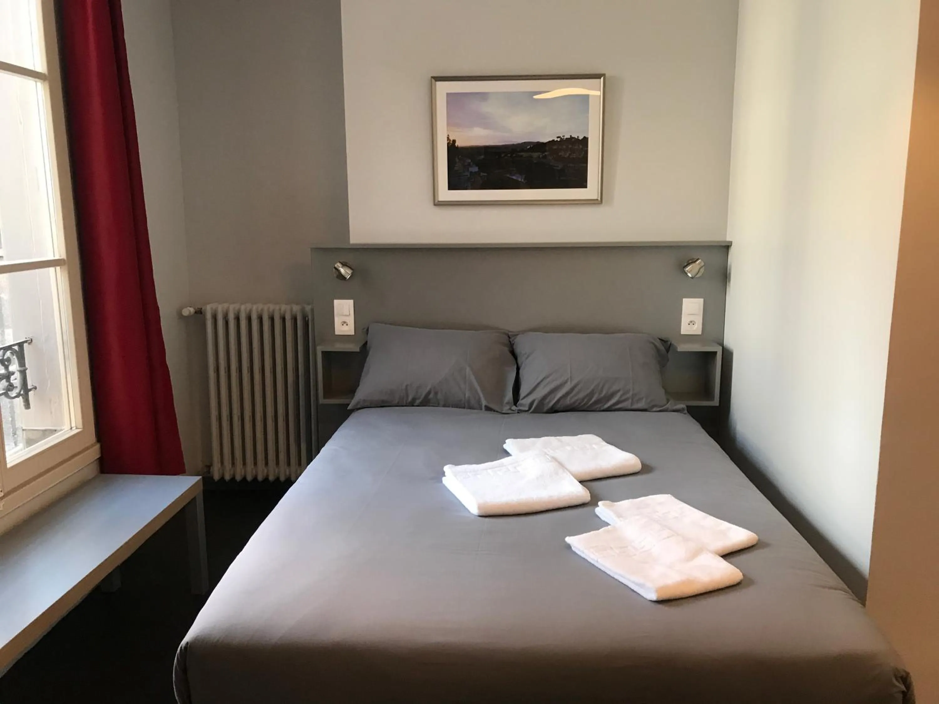 Bed in SmartAppart Troyes