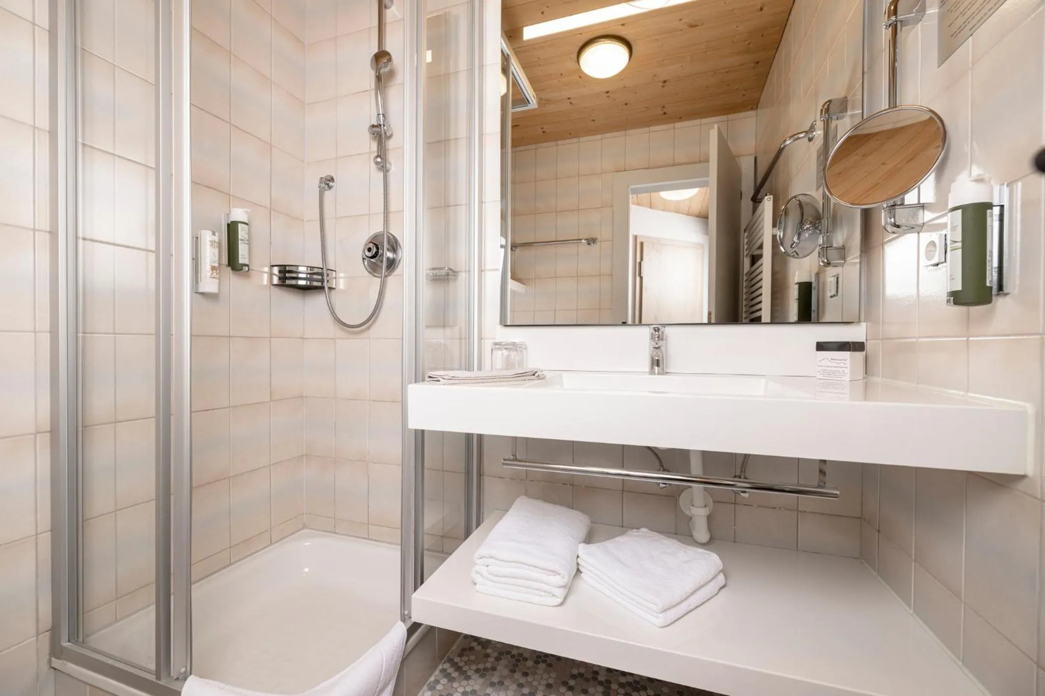 Shower in Kinder- & Gletscherhotel Hintertuxerhof