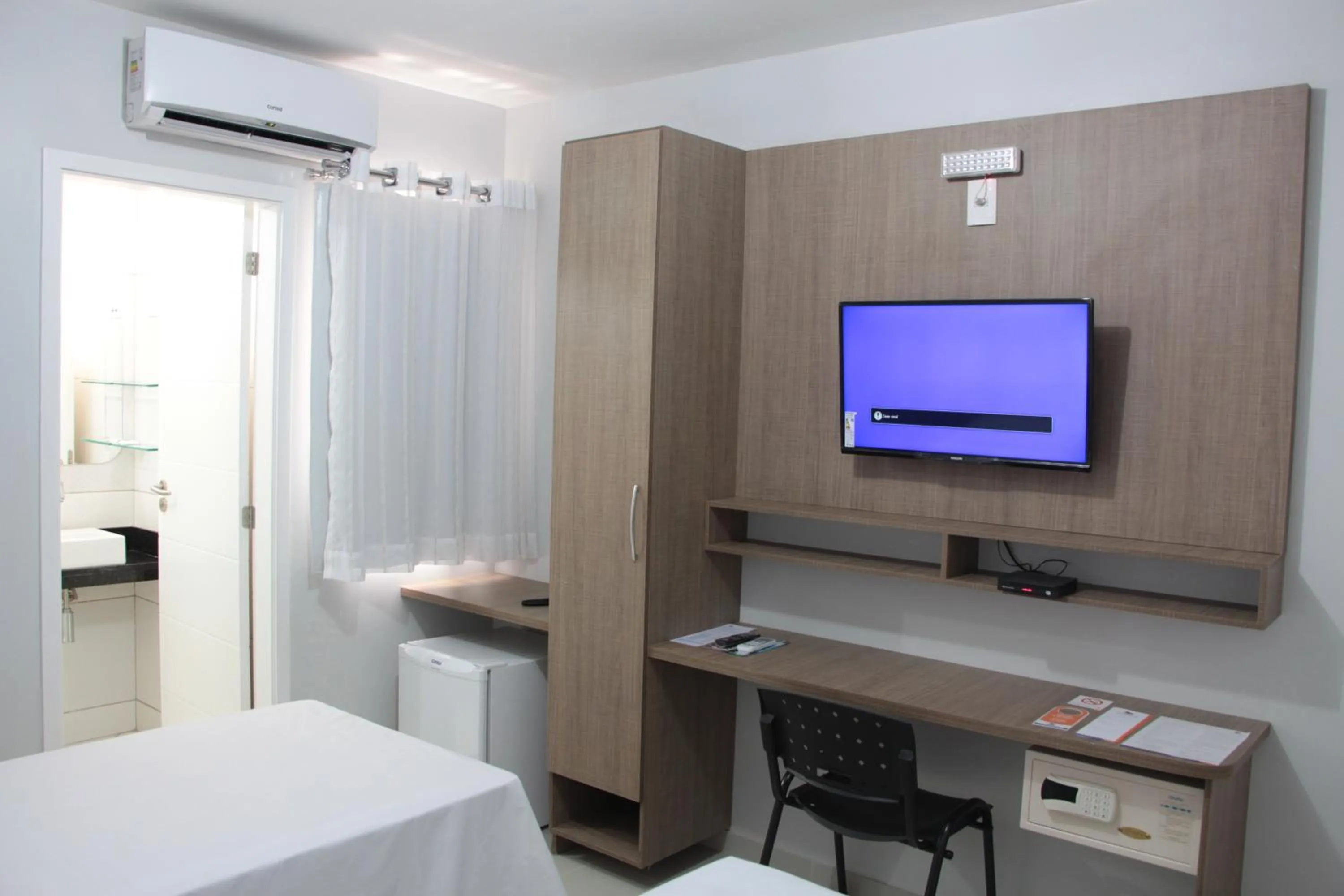 TV and multimedia, Bed in Hotel Ilha Costeira