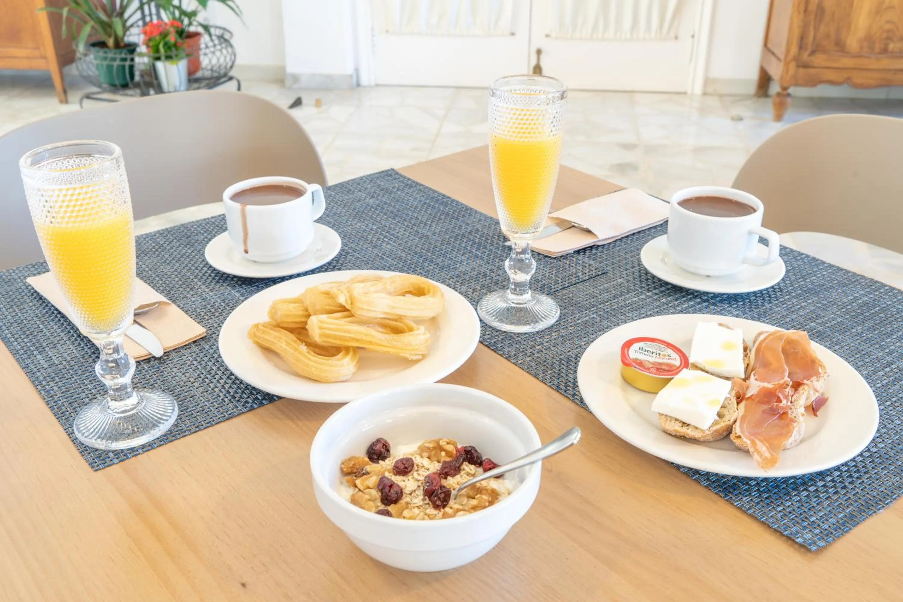 Buffet breakfast in Hotel La Terraza