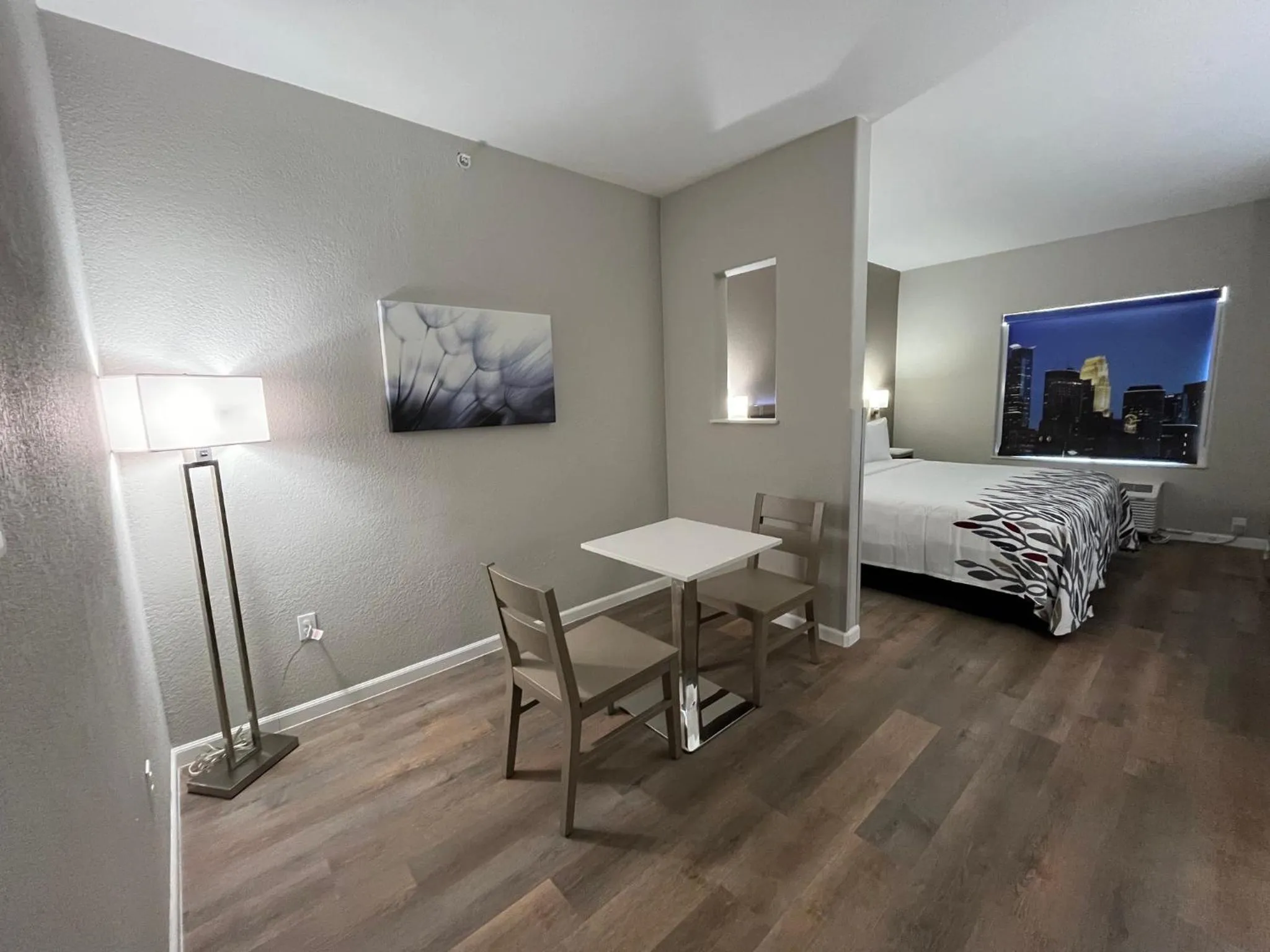 Photo of the whole room, Bed in Quality Suites North IH 35