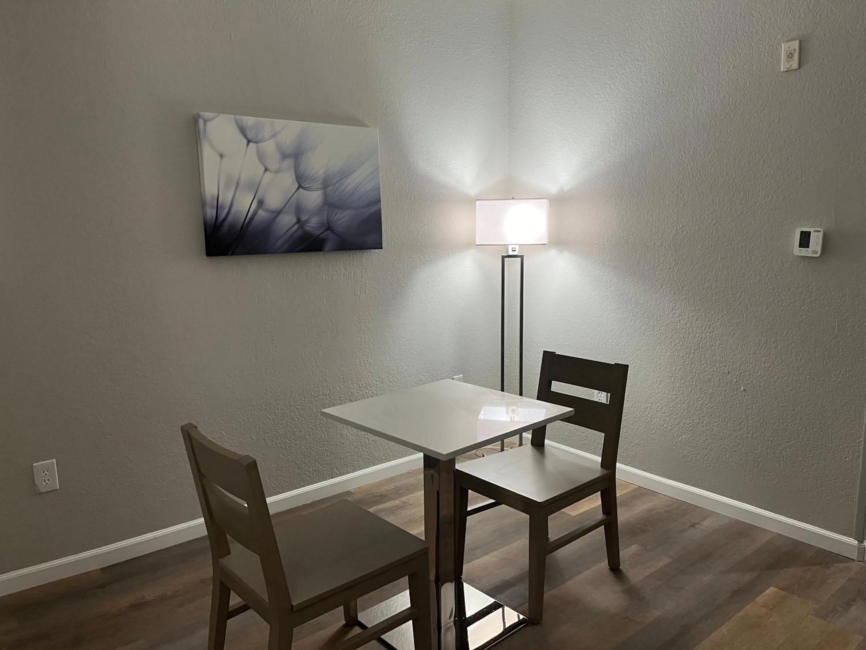 Seating area, Dining Area in Quality Suites North IH 35