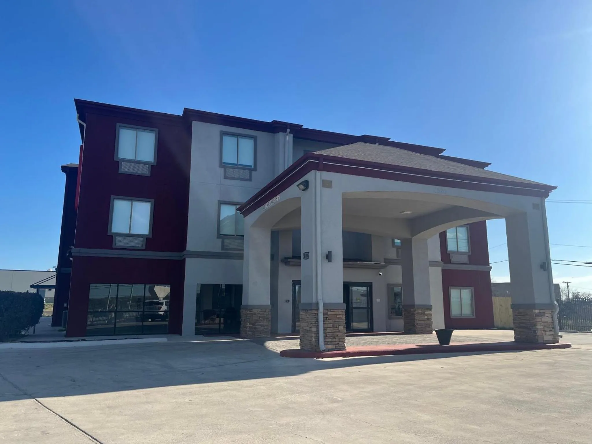 Property Building in Quality Suites North IH 35