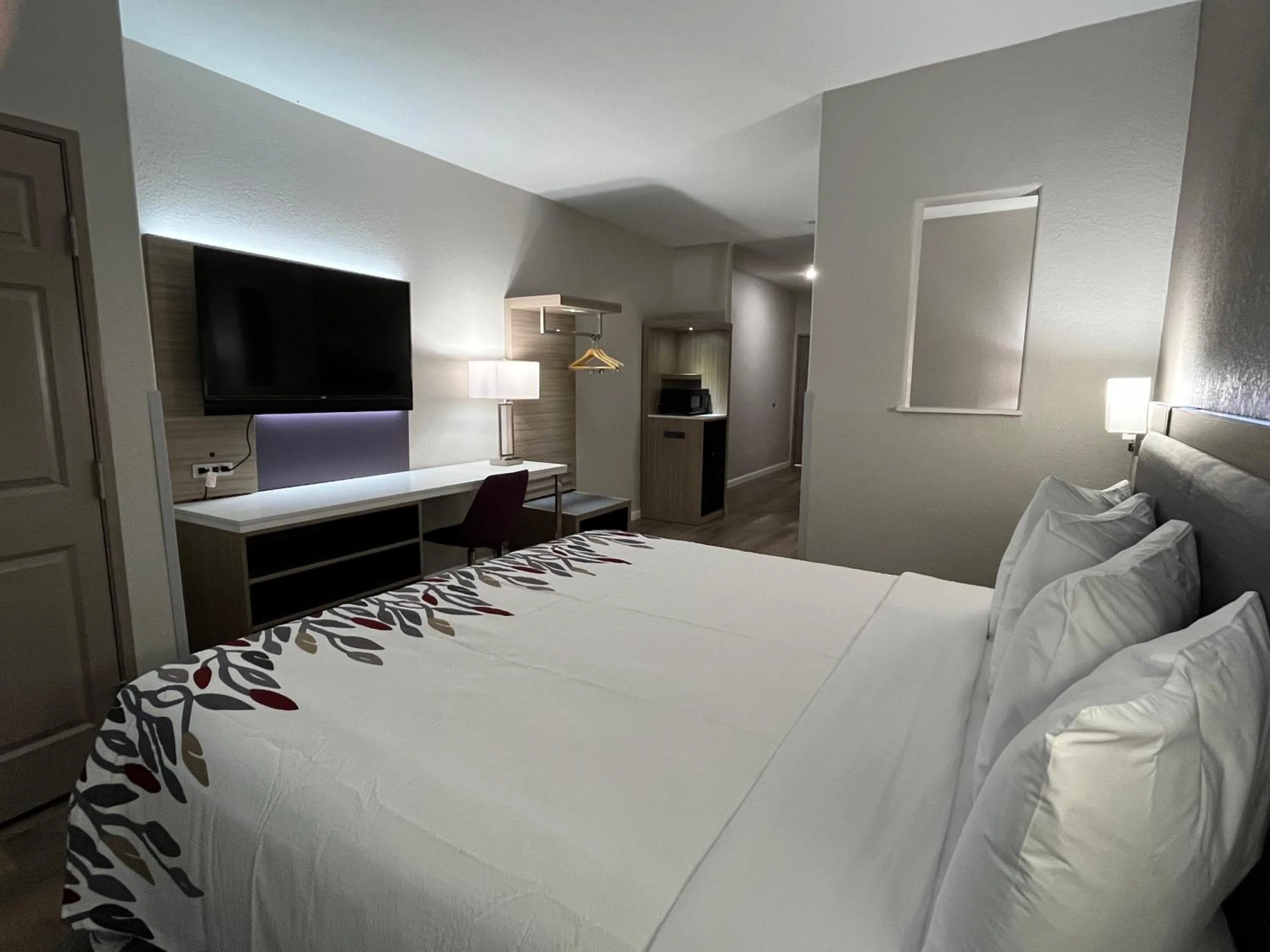 Bed in Quality Suites North IH 35
