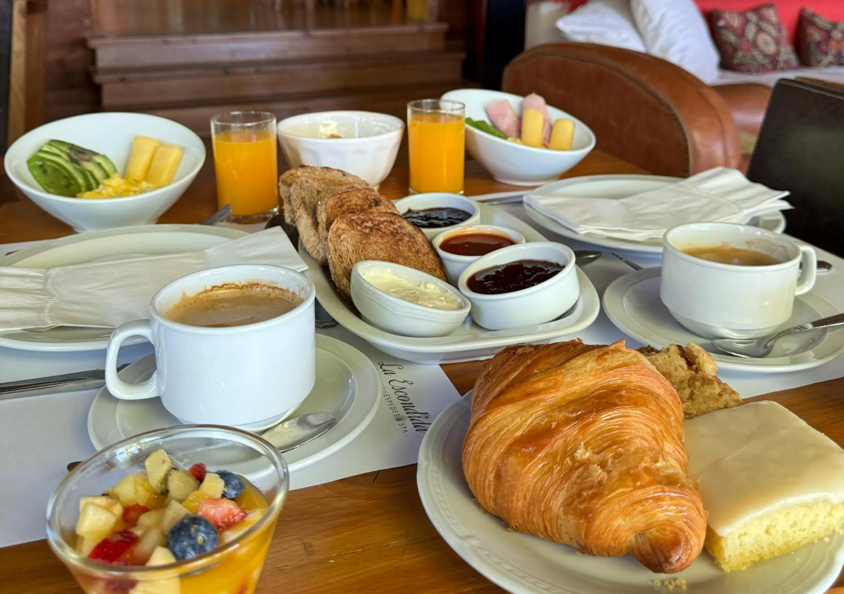 Breakfast in La Escondida Casa De Huespedes & Spa