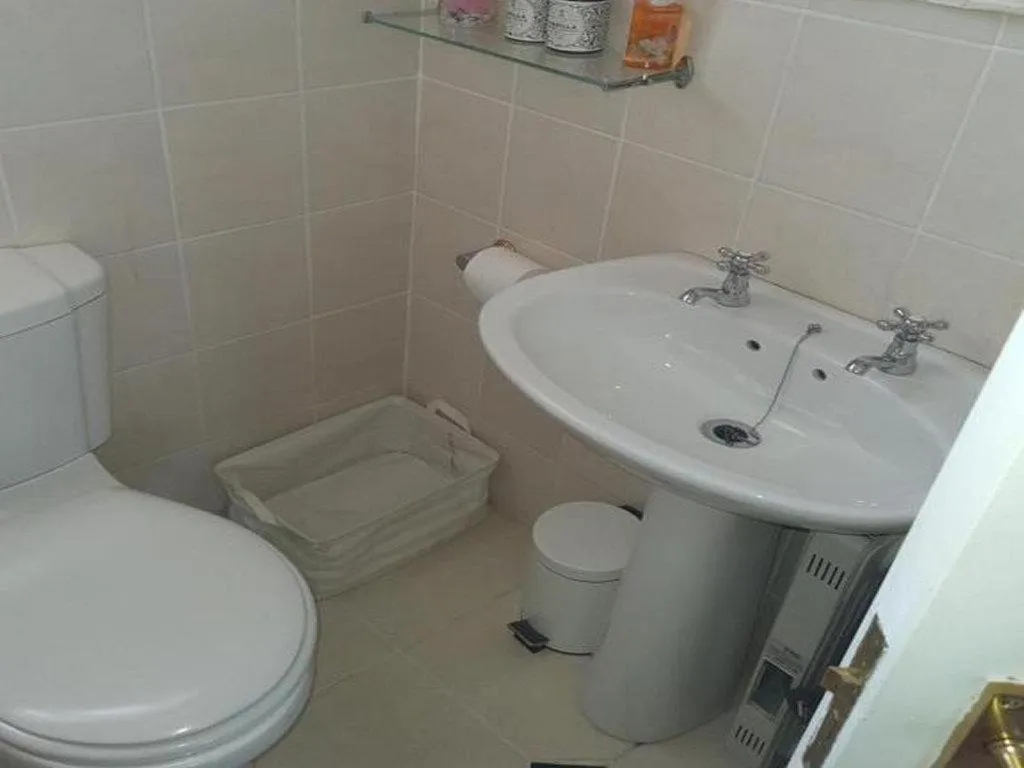 Bathroom in Gemsbok Cottage